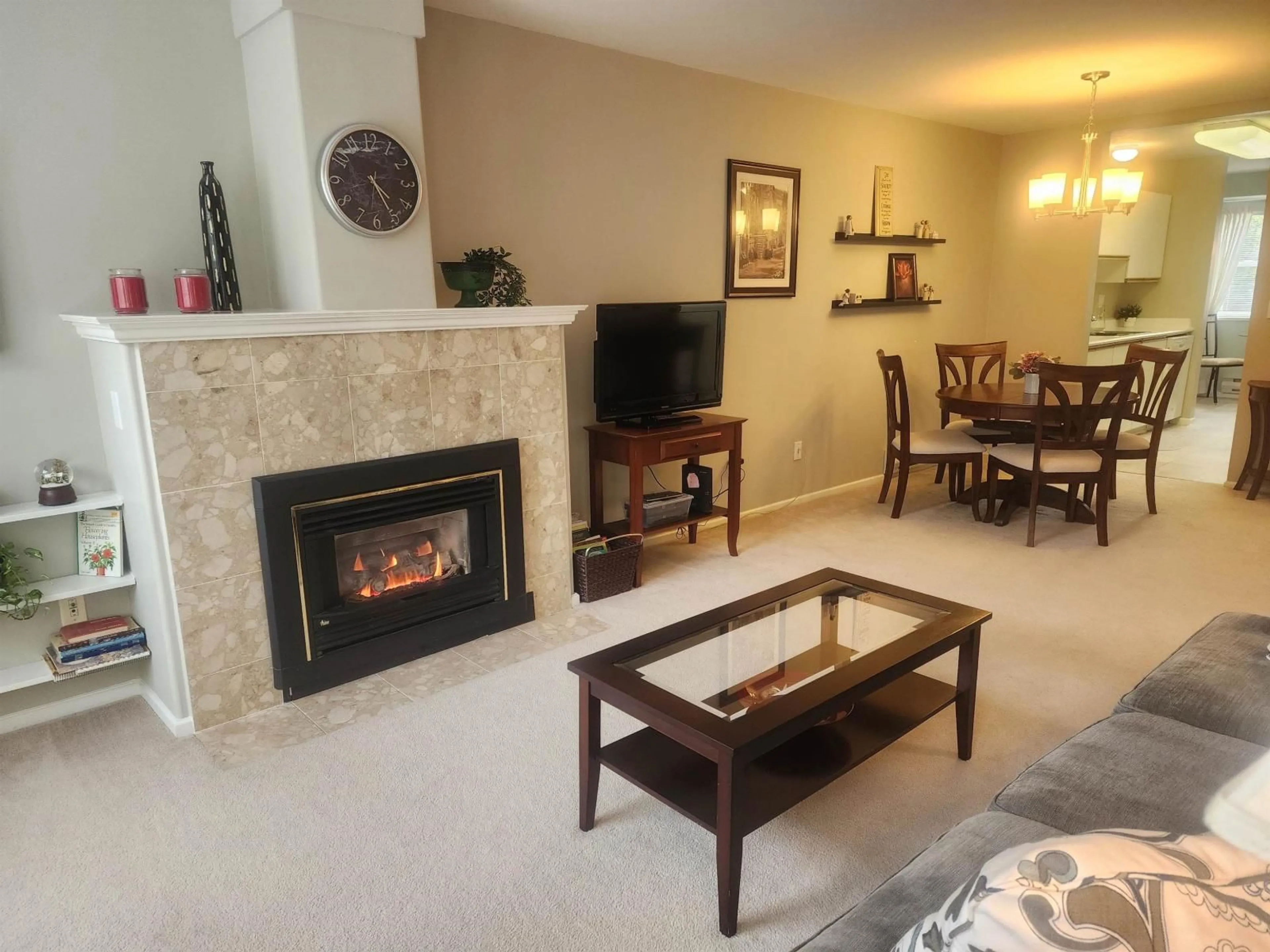 Living room with furniture, unknown for 12 - 7127 124 STREET, Surrey British Columbia V3W3W9