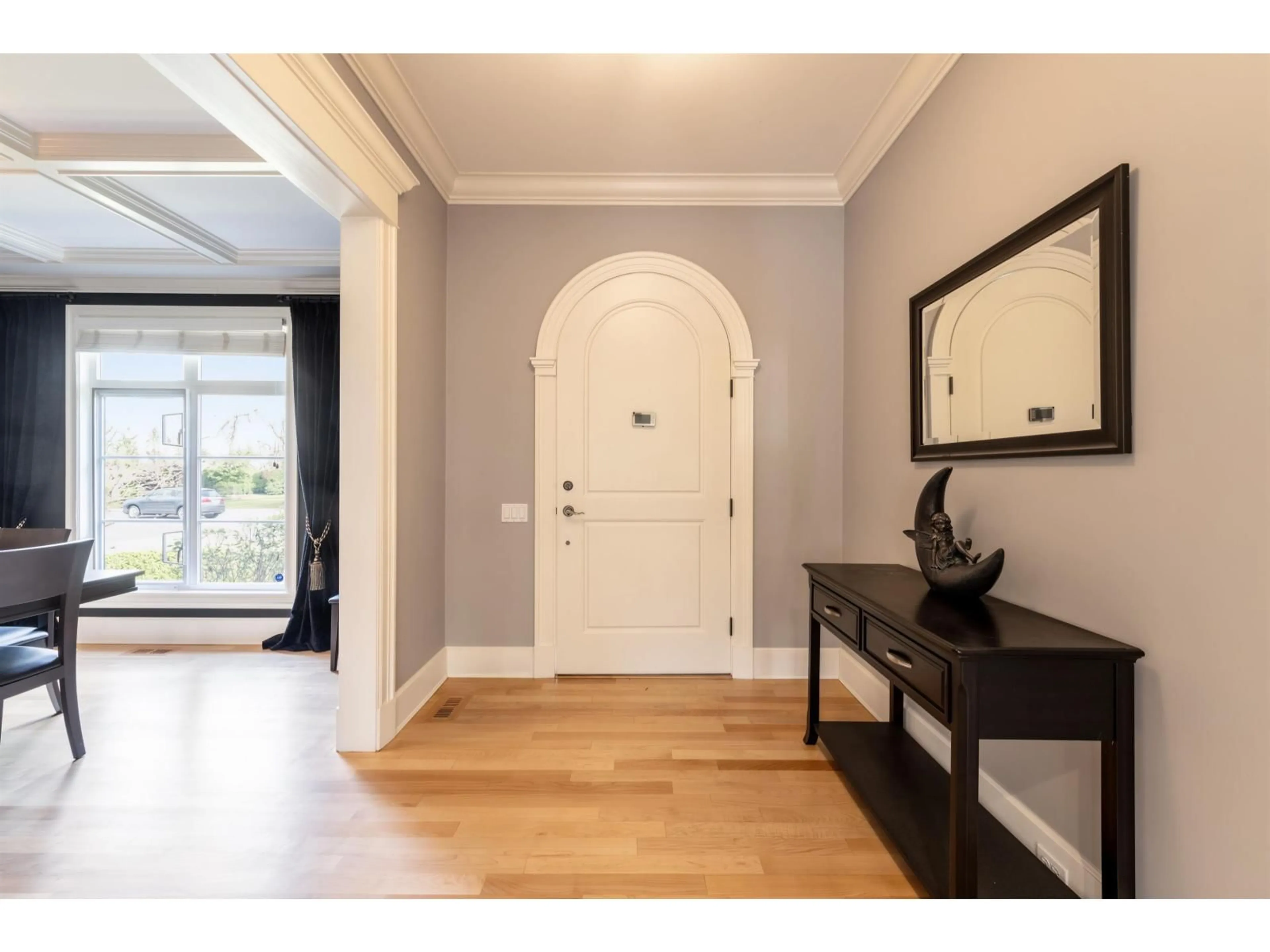 Indoor entryway for 14048 30 AVENUE, Surrey British Columbia V4P2N3