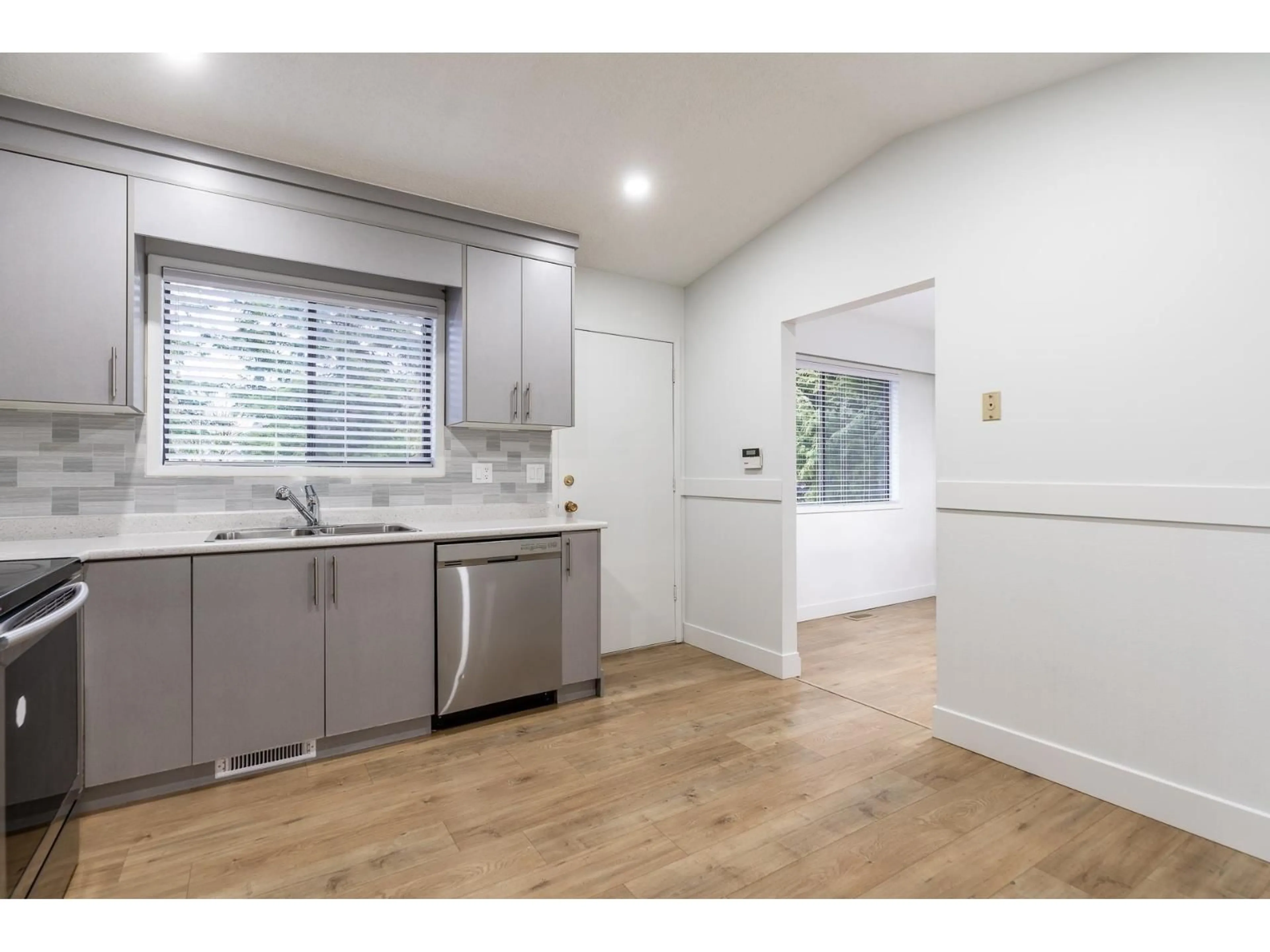 Open concept kitchen, unknown for 2803 BABICH STREET, Abbotsford British Columbia V2S3K4