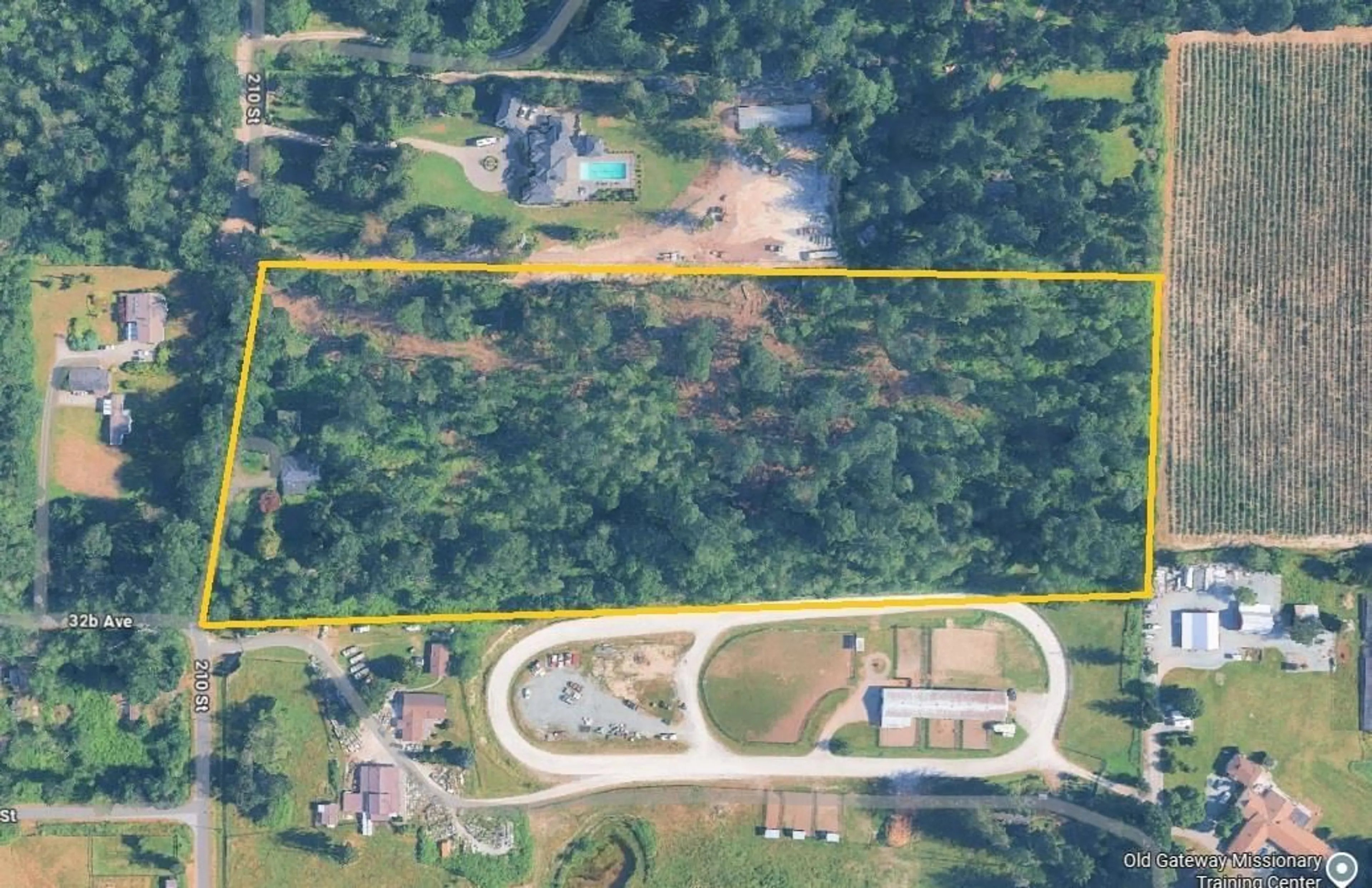 A pic from outside/outdoor area/front of a property/back of a property/a pic from drone, unknown for 3308 210 STREET, Langley British Columbia V2Z2C4