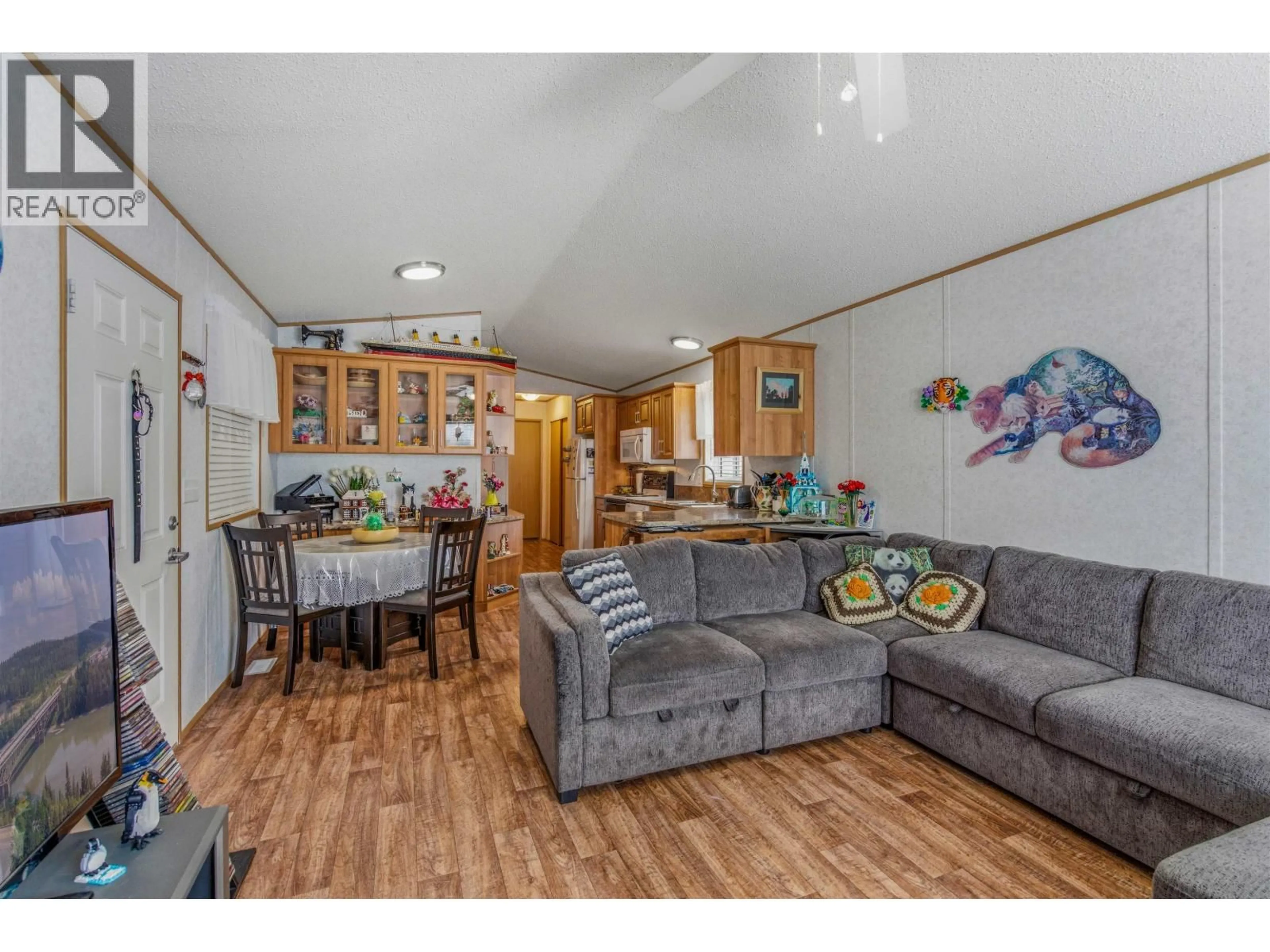 Living room with furniture, wood/laminate floor for 27 - 7817 97 HIGHWAY, Prince George British Columbia V2N6P6