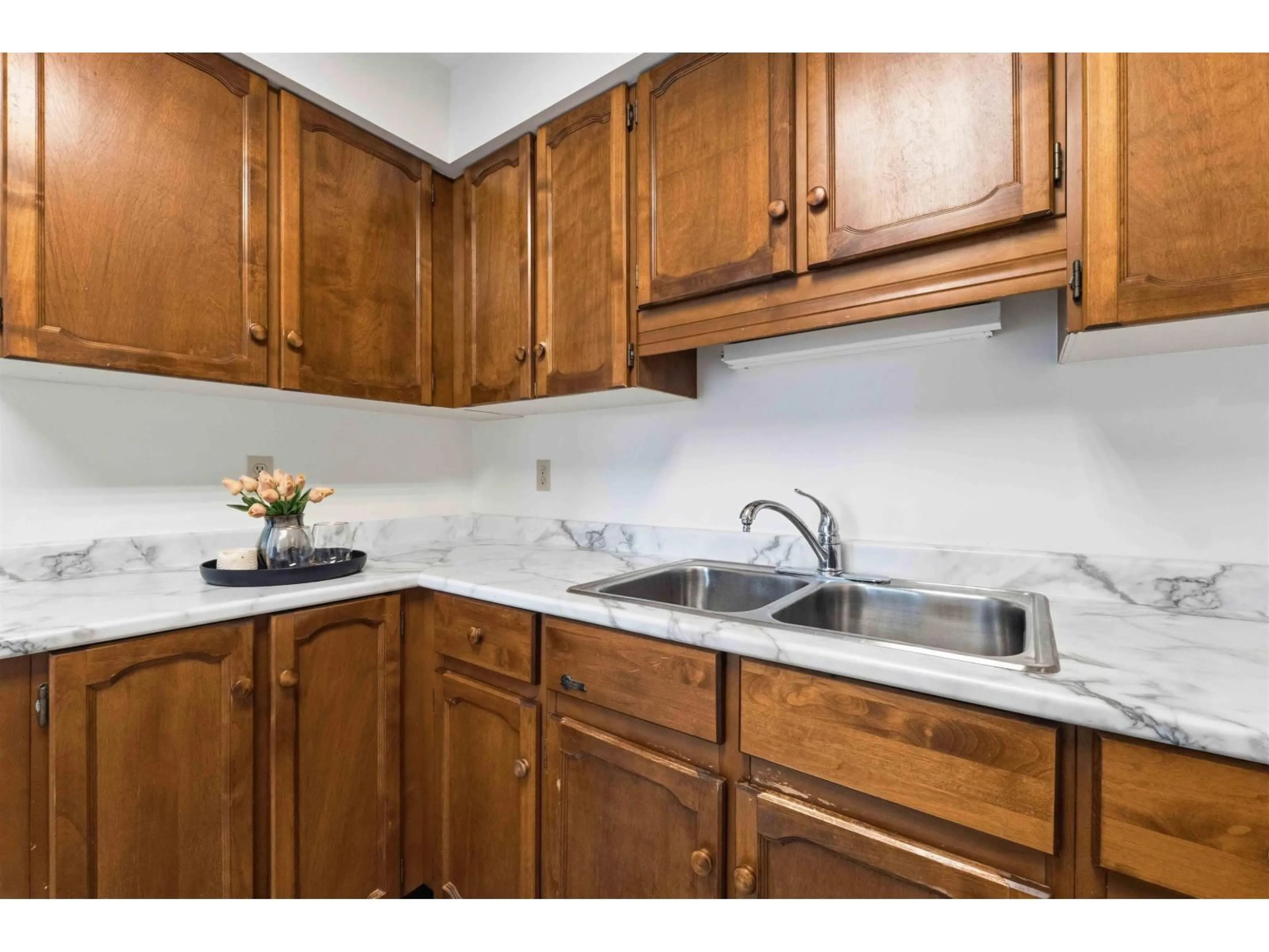 Standard kitchen, unknown for 207 - 32070 PEARDONVILLE ROAD, Abbotsford British Columbia V2T6N9