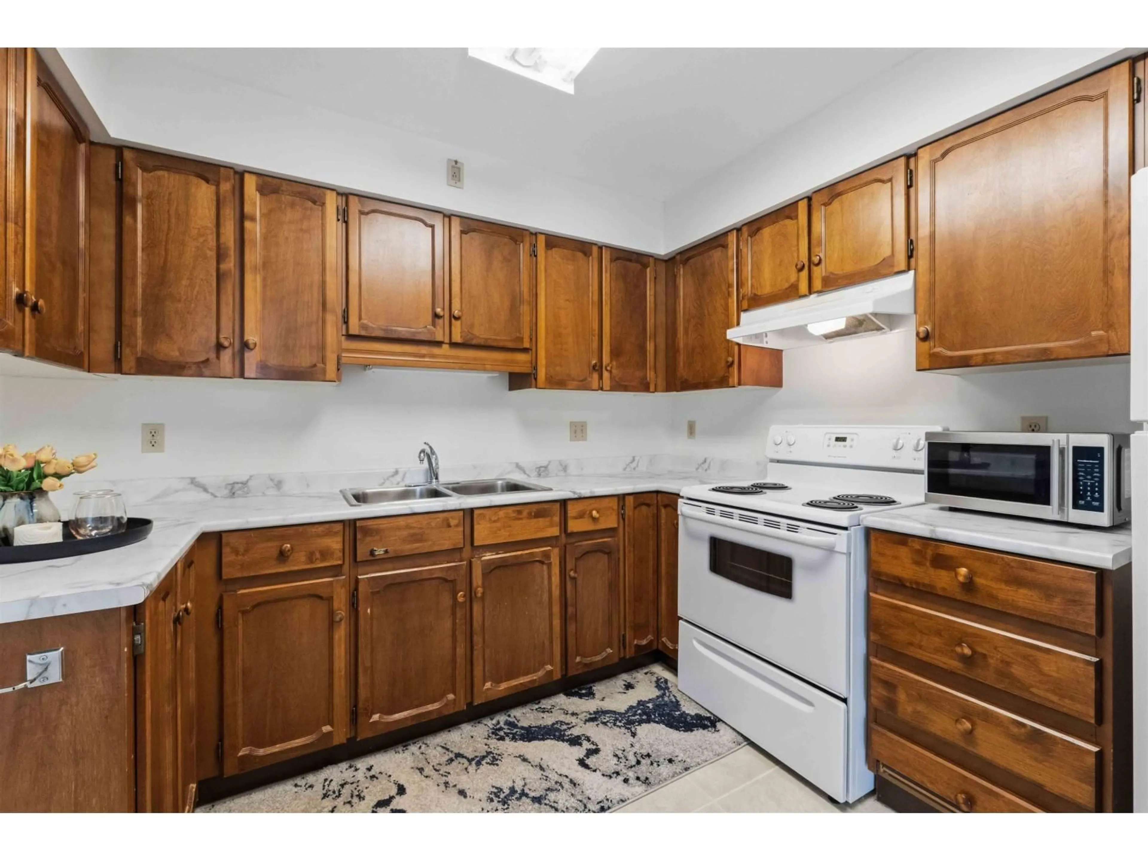 Standard kitchen, unknown for 207 - 32070 PEARDONVILLE ROAD, Abbotsford British Columbia V2T6N9