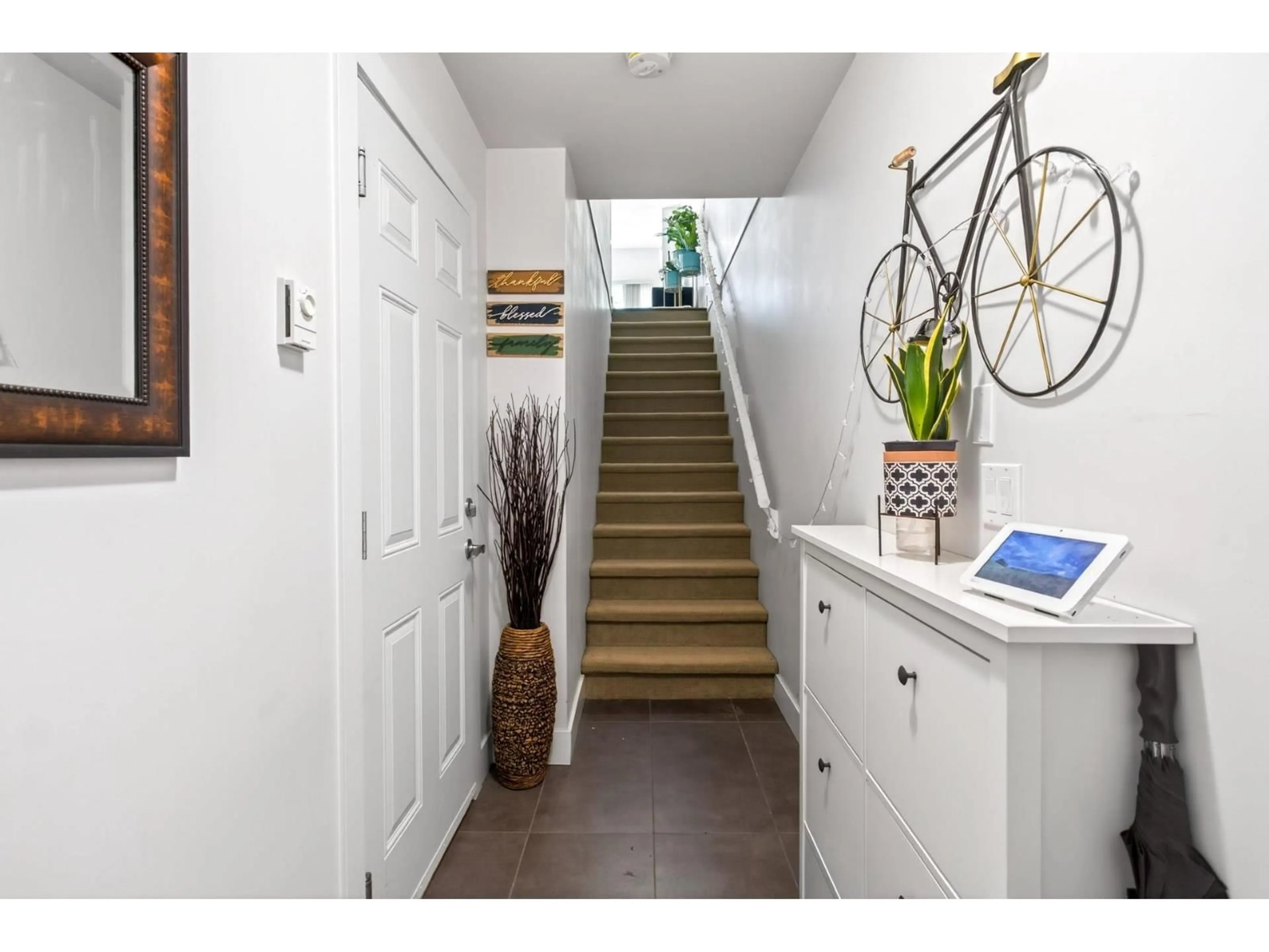 Indoor entryway for 74 - 6299 144 STREET, Surrey British Columbia V3X1A2
