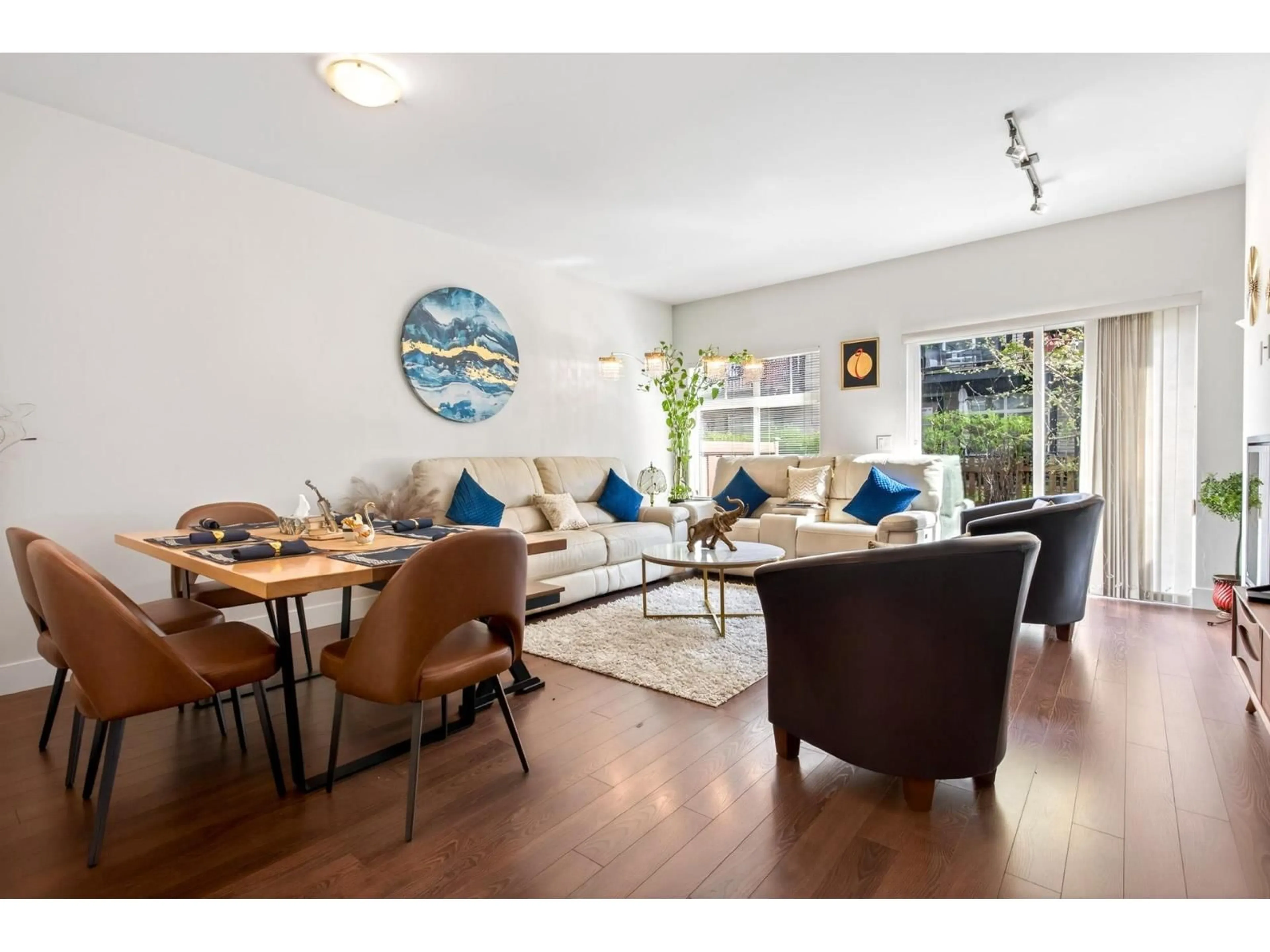 Living room with furniture, wood/laminate floor for 74 - 6299 144 STREET, Surrey British Columbia V3X1A2