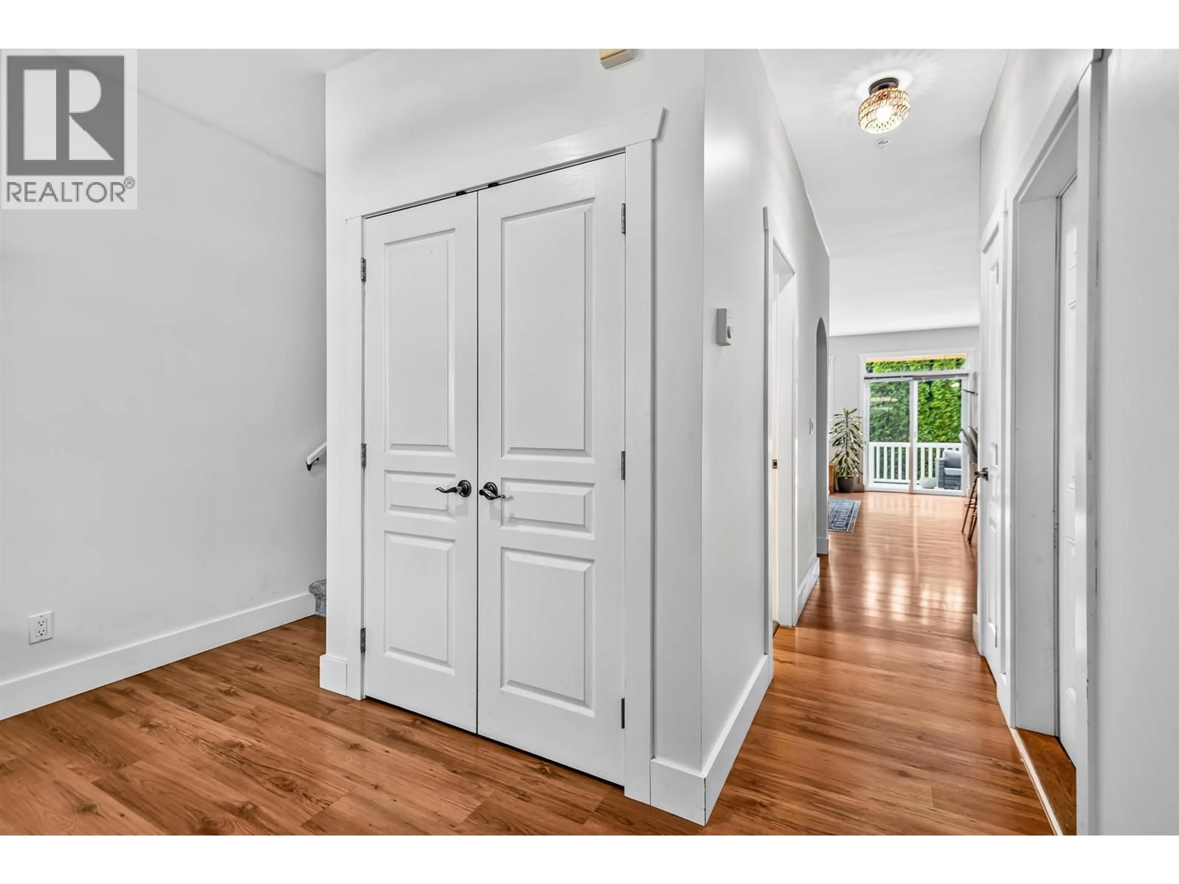 Indoor entryway for 4 - 809 NORTH ROAD, Gibsons British Columbia V0N1V9