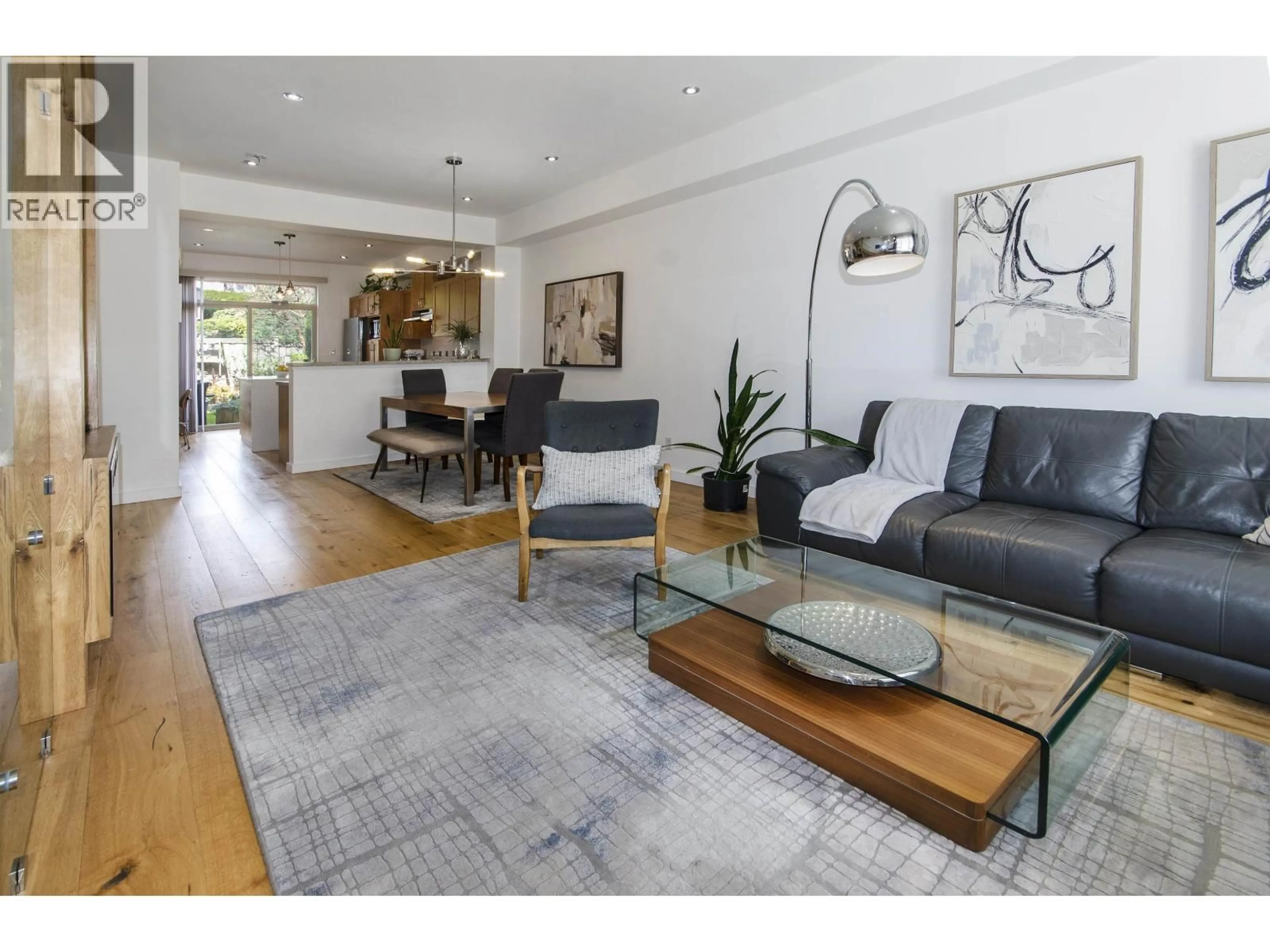 Living room with furniture, unknown for 121 - 3105 DAYANEE SPRINGS BOULEVARD, Coquitlam British Columbia V3E0C2