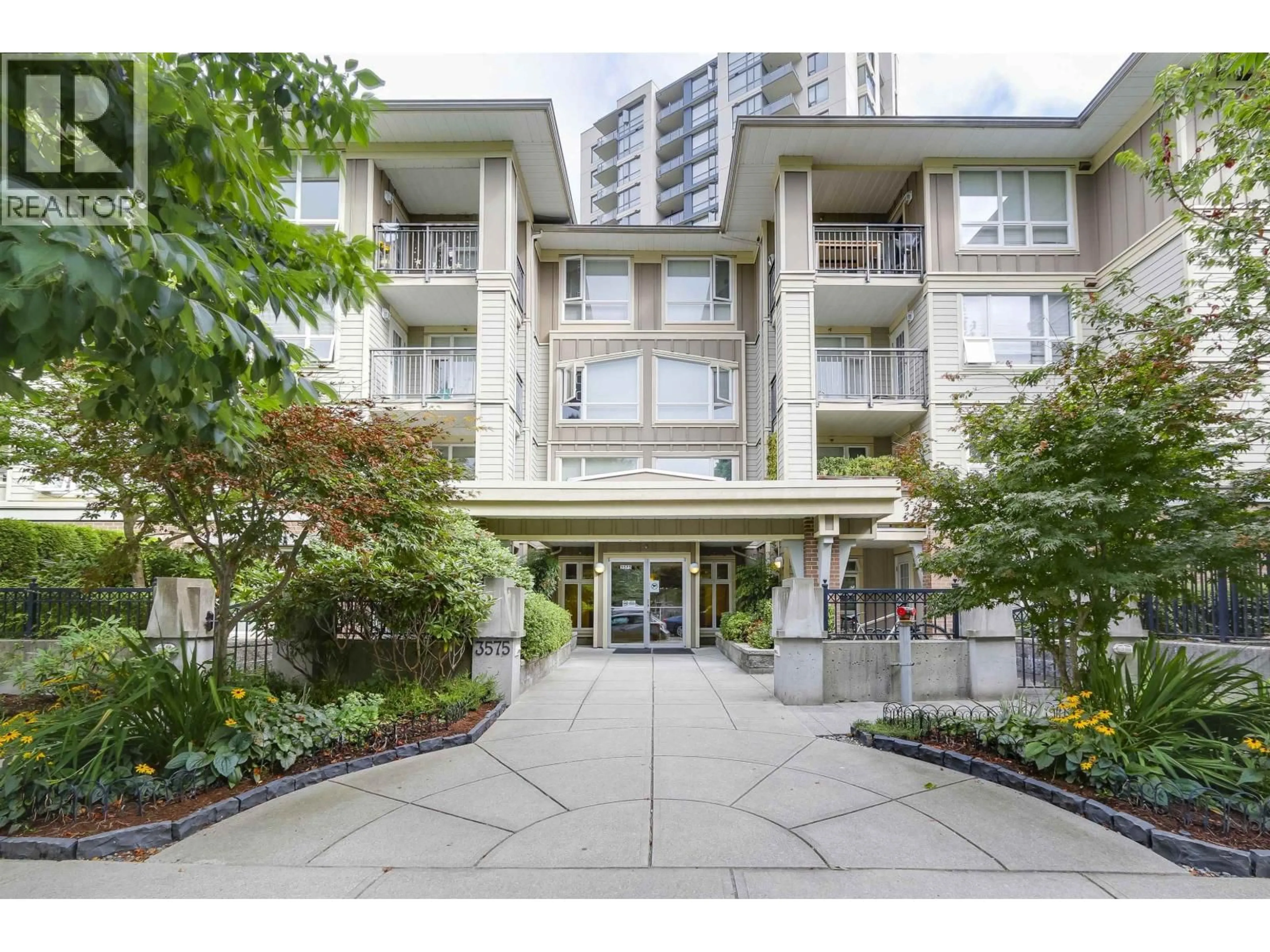 Indoor foyer for 301 - 3575 EUCLID AVENUE, Vancouver British Columbia V5R6H5