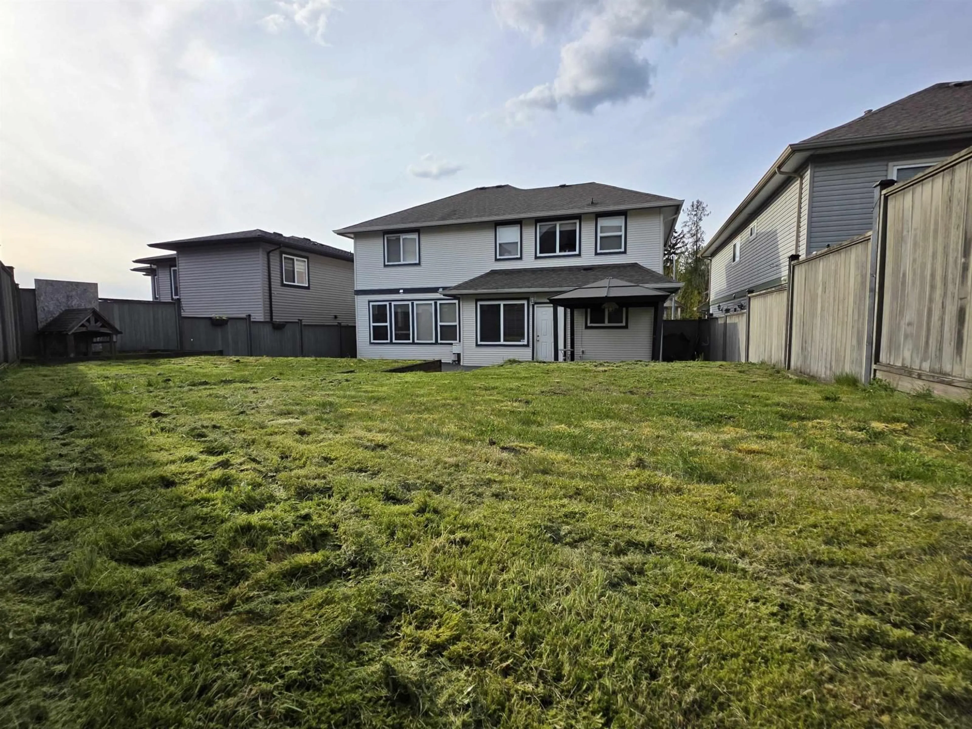 A pic from outside/outdoor area/front of a property/back of a property/a pic from drone, street for 33116 DALKE AVENUE, Mission British Columbia V2V0A3