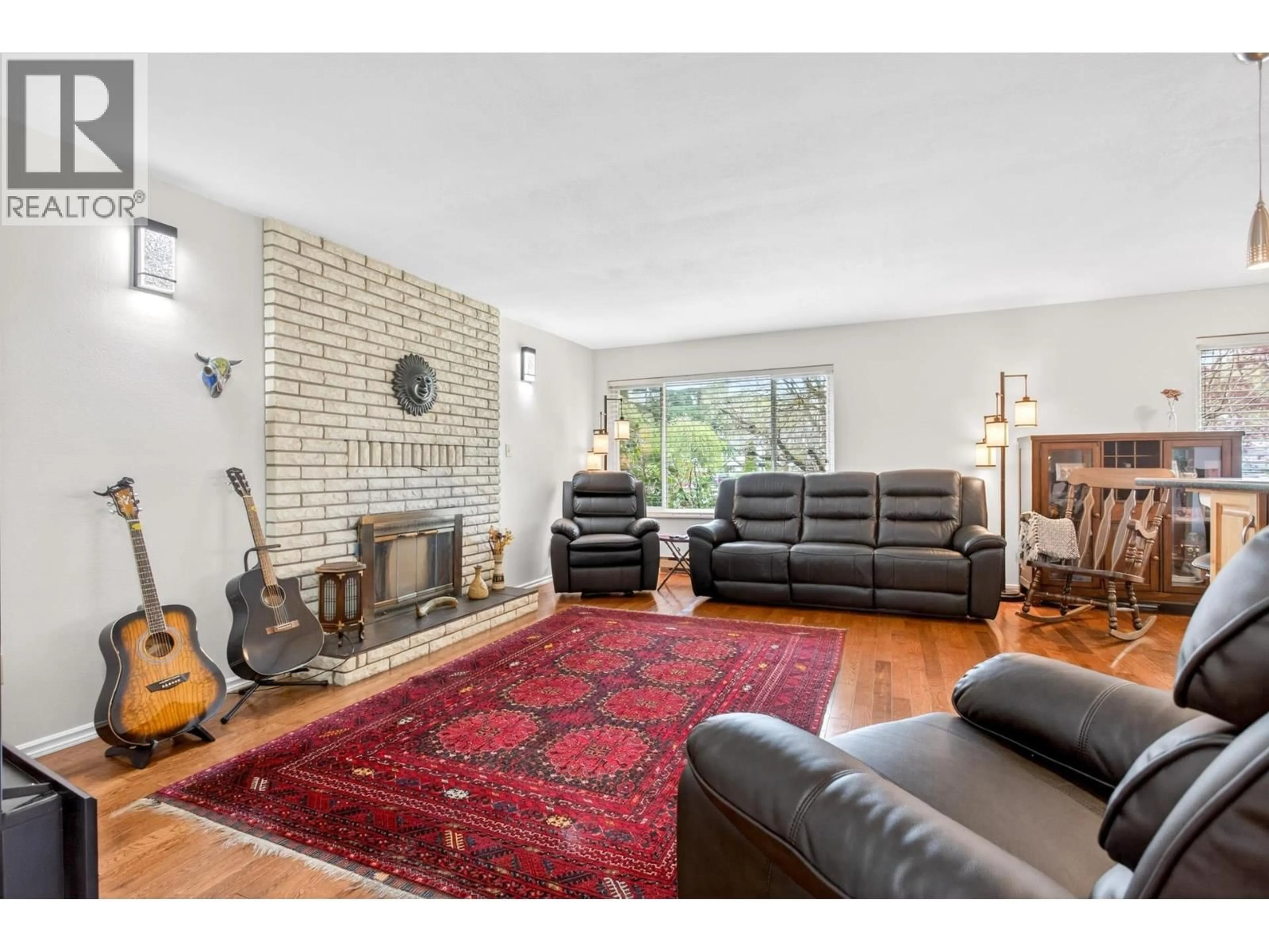 Living room with furniture, unknown for 2176 LAURIER AVENUE, Port Coquitlam British Columbia V3B5N7