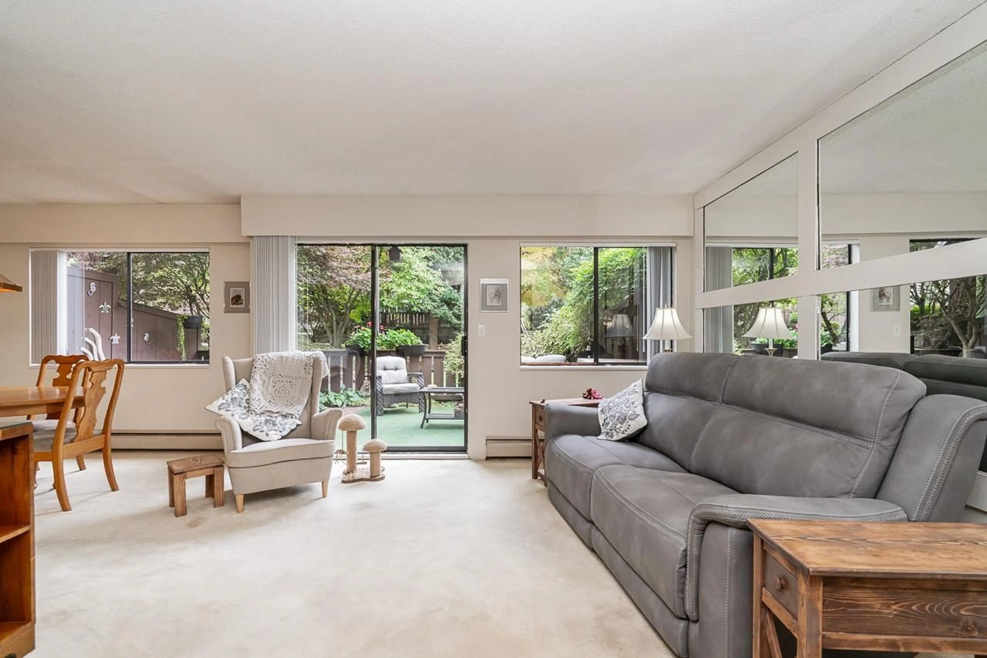 Living room with furniture, unknown for 49 - 9378 122 STREET, Surrey British Columbia V3V4L6