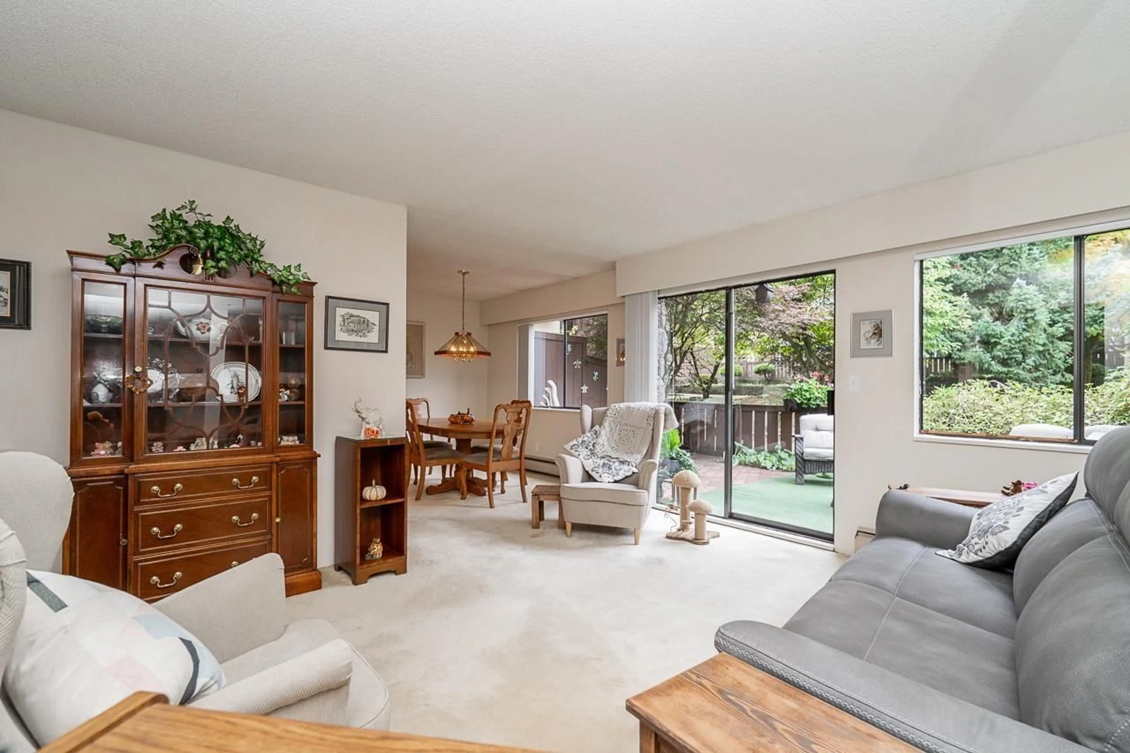 Living room with furniture, unknown for 49 - 9378 122 STREET, Surrey British Columbia V3V4L6