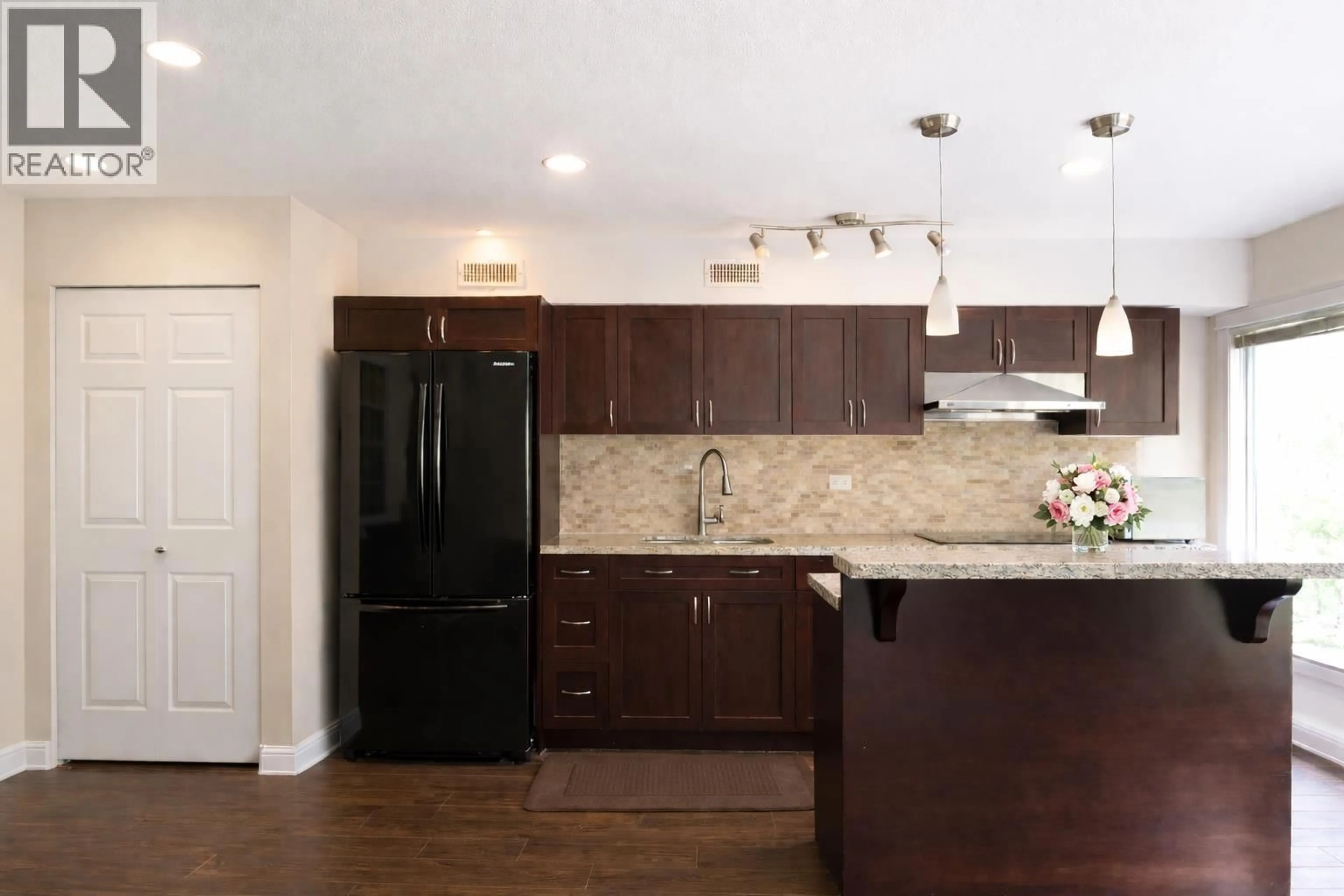 Open concept kitchen, unknown for 866 SINCLAIR STREET, West Vancouver British Columbia V7V3V9