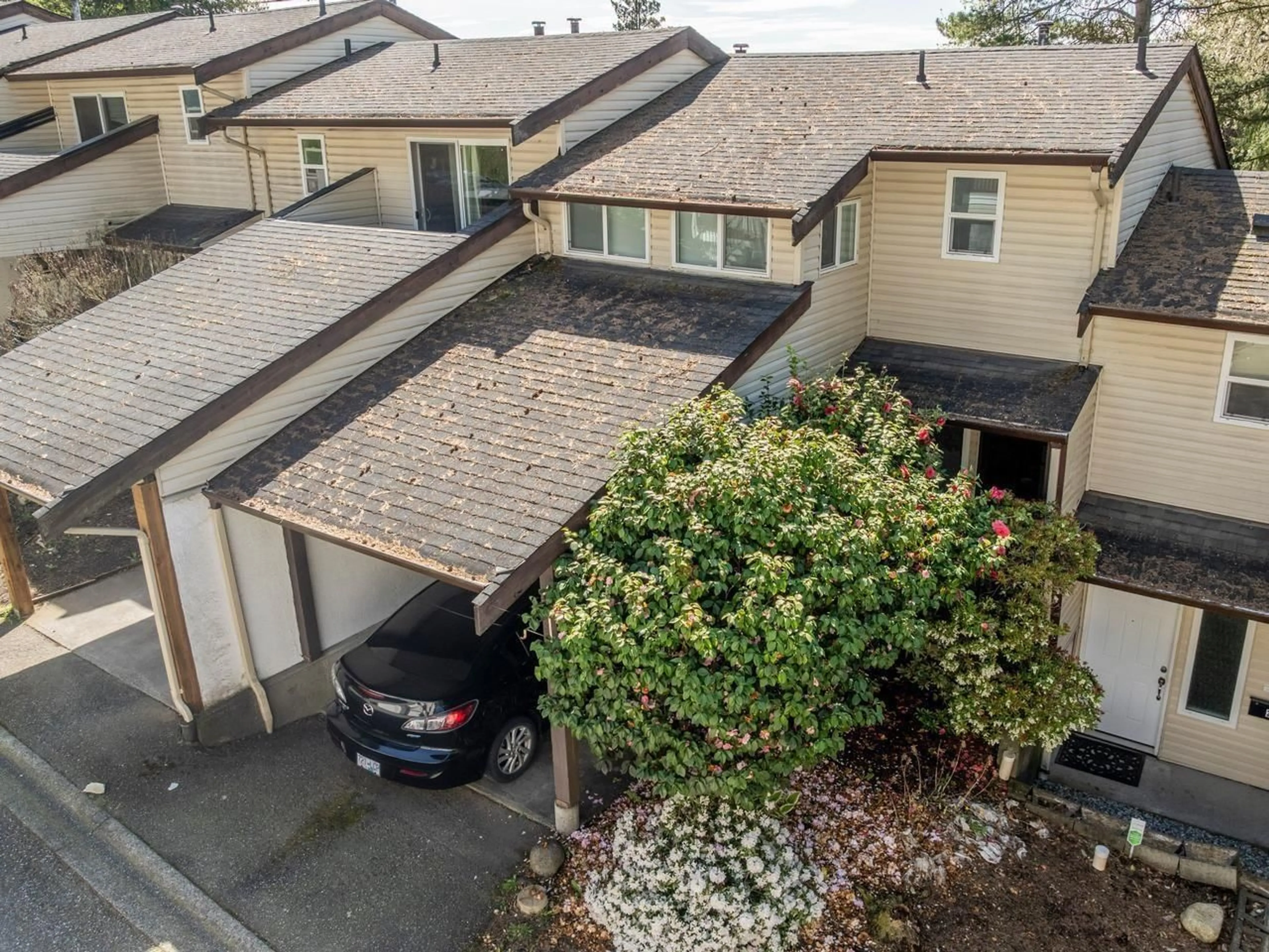 A pic from outside/outdoor area/front of a property/back of a property/a pic from drone, street for 4 - 32705 FRASER CRESCENT, Mission British Columbia V2V1C9