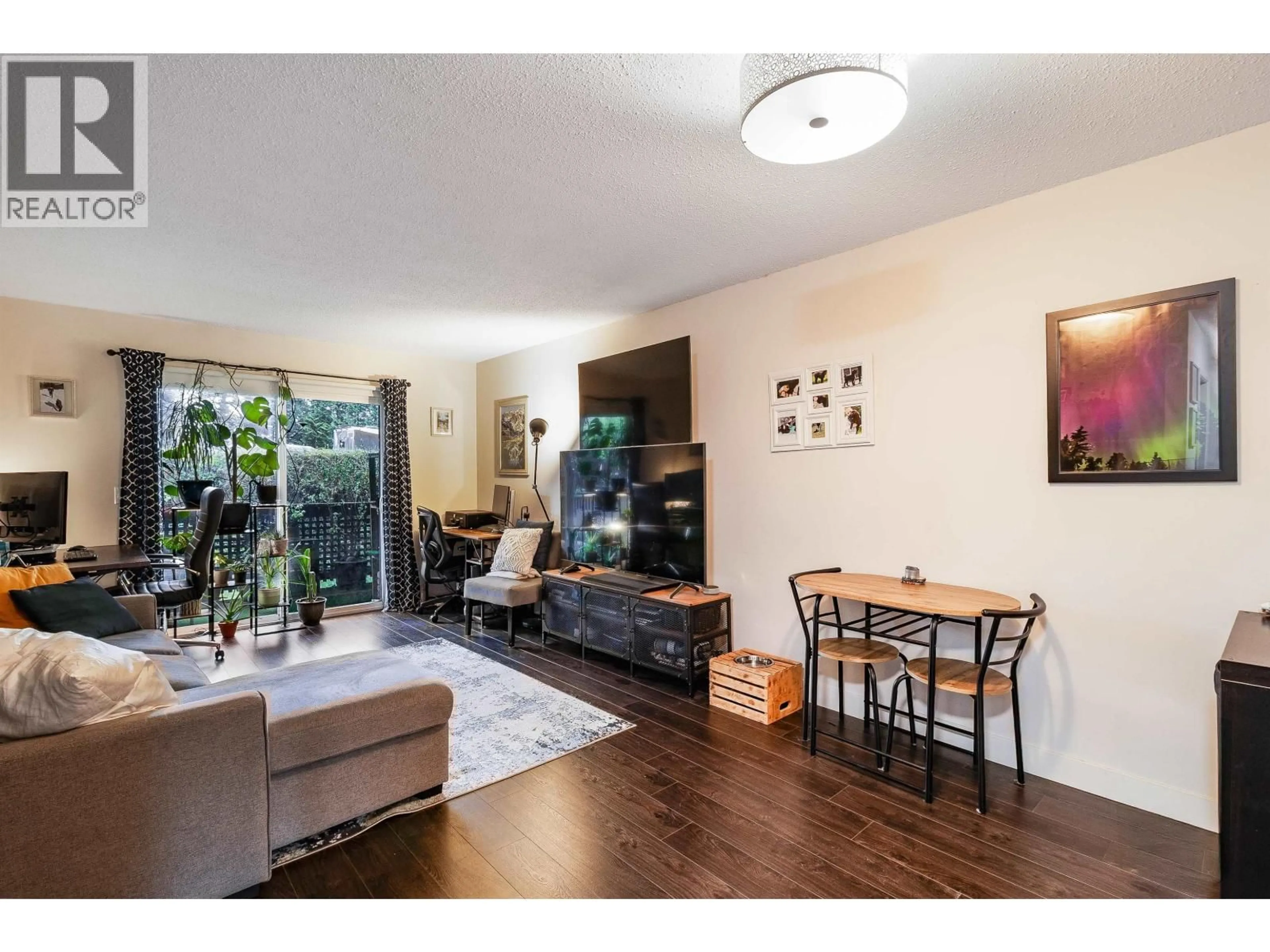 Living room with furniture, wood/laminate floor for 137 - 200 WESTHILL PLACE, Port Moody British Columbia V3H1V2
