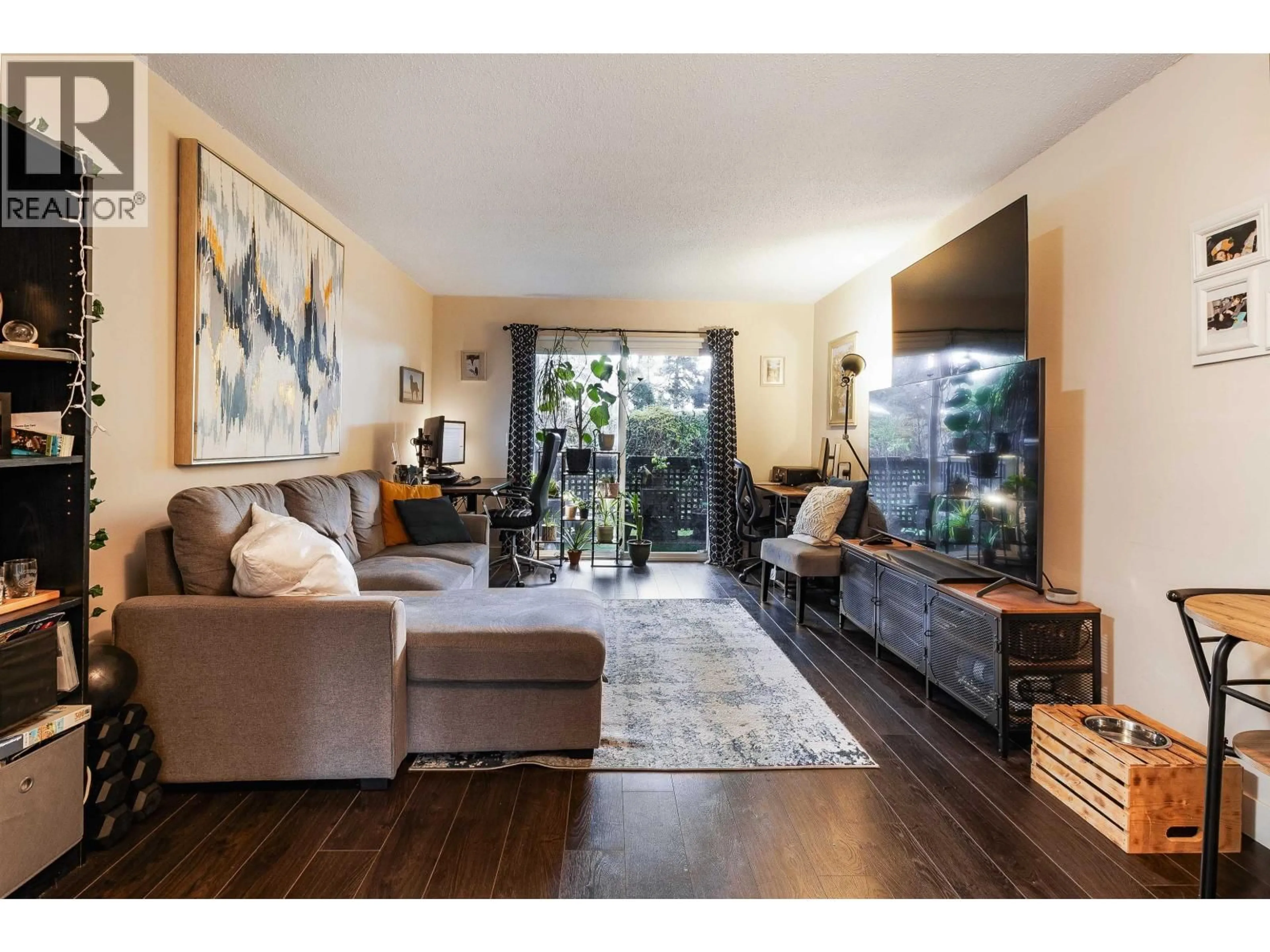 Living room with furniture, unknown for 137 - 200 WESTHILL PLACE, Port Moody British Columbia V3H1V2