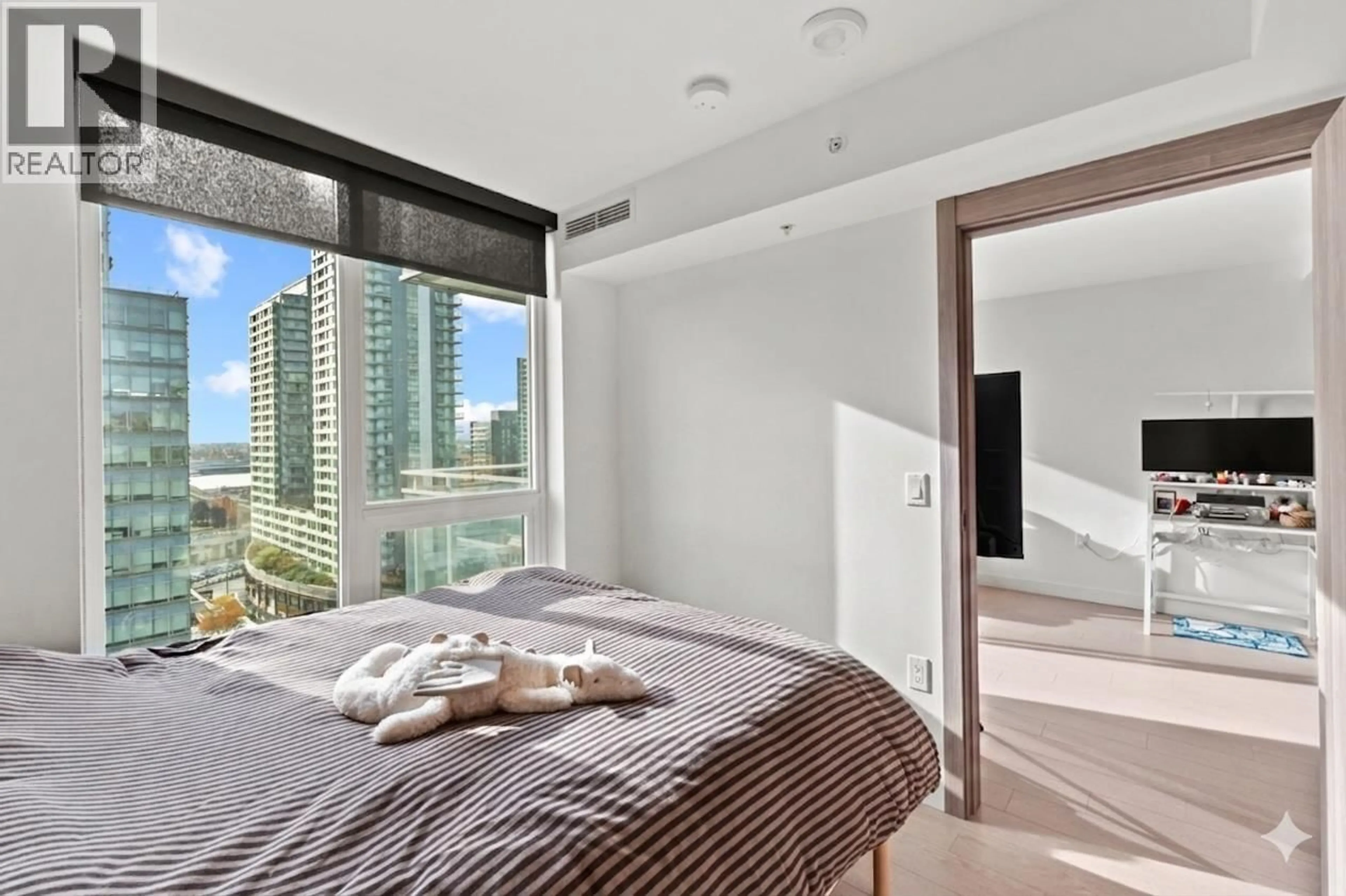 Bedroom with bed, unknown for 2003 - 455 MARINE DRIVE, Vancouver British Columbia V5X0H3