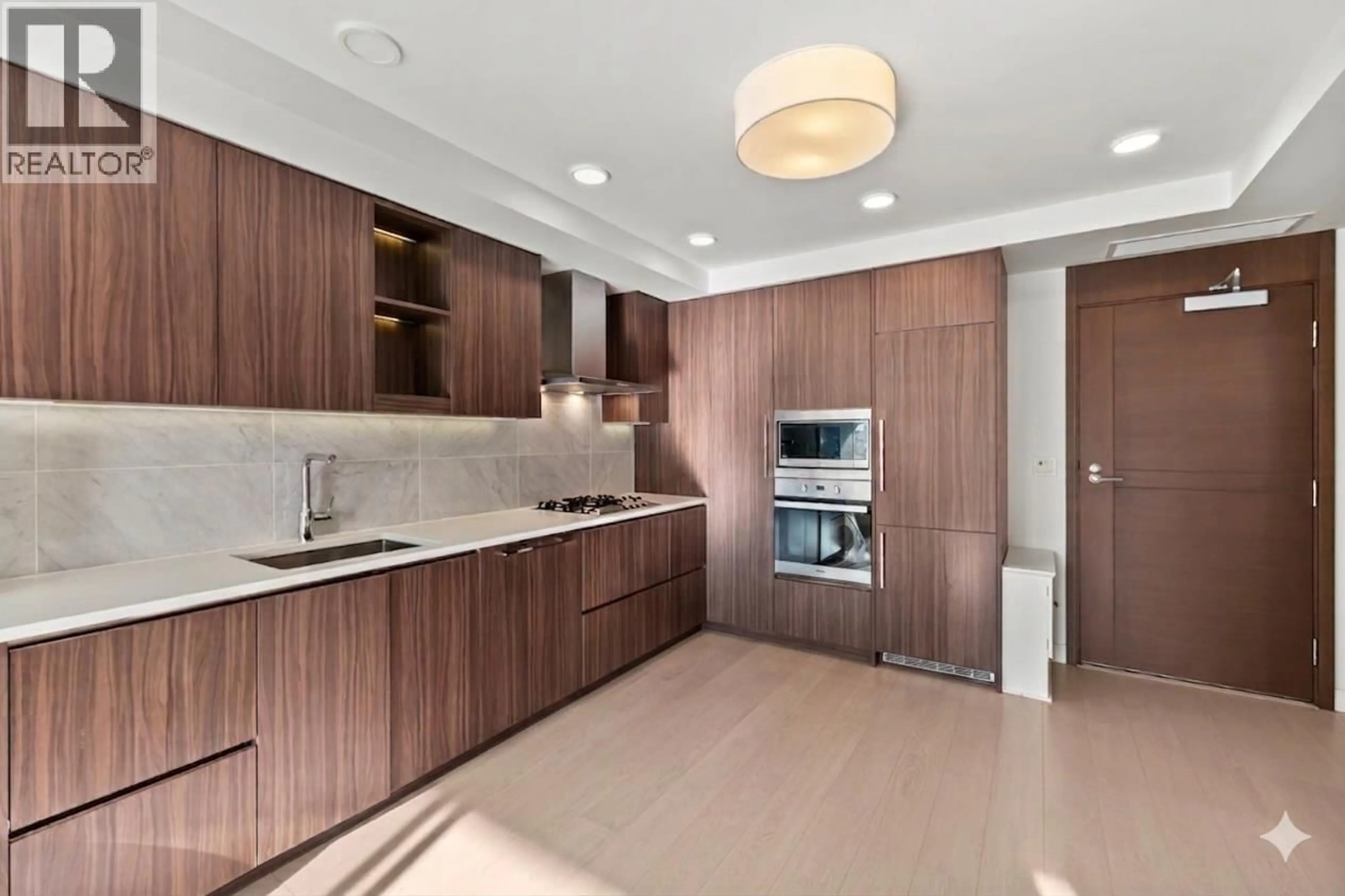 Contemporary kitchen, unknown for 2003 - 455 MARINE DRIVE, Vancouver British Columbia V5X0H3