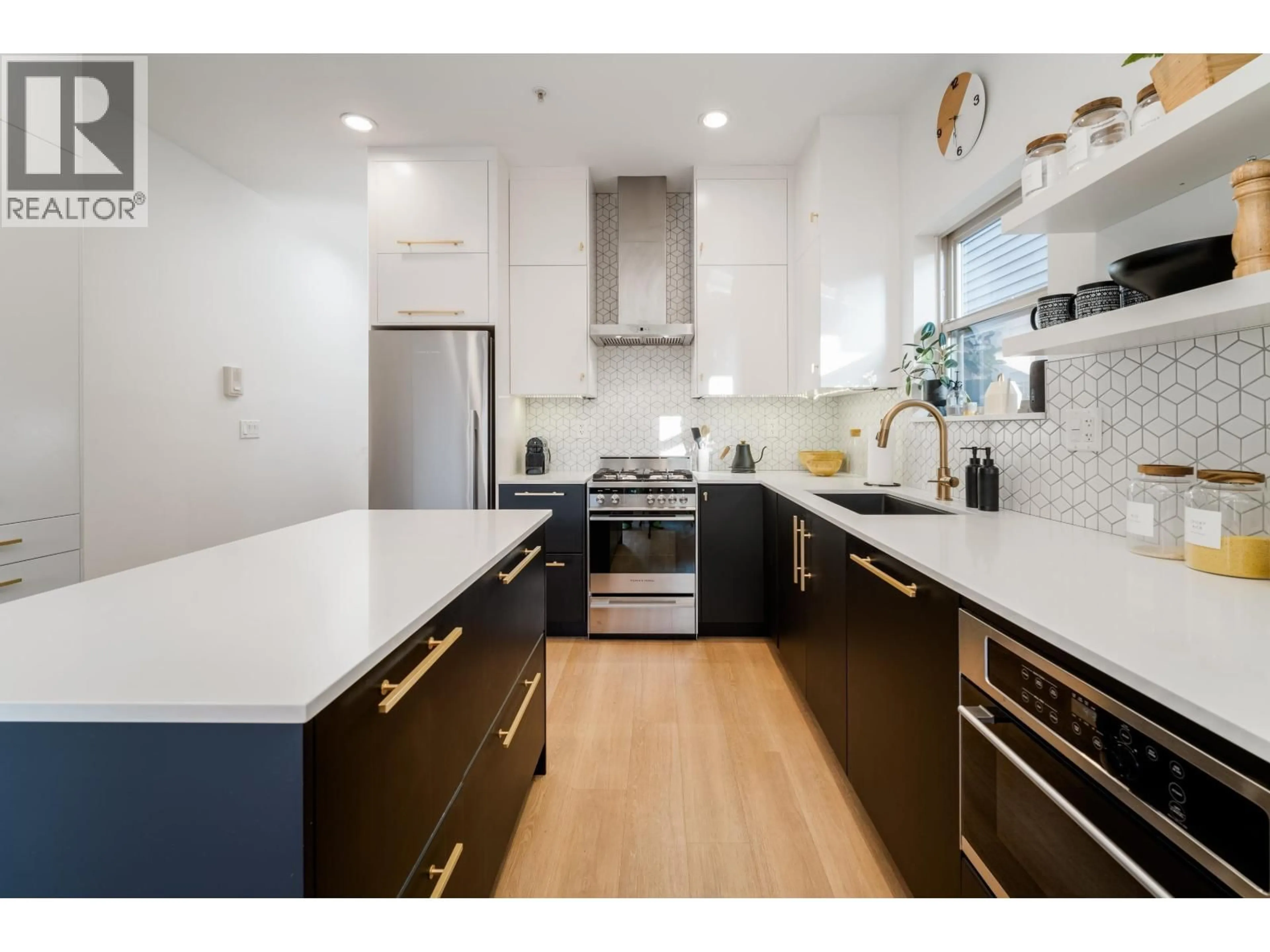 Contemporary kitchen, unknown for 5418 MAIN STREET, Vancouver British Columbia V5W2R9