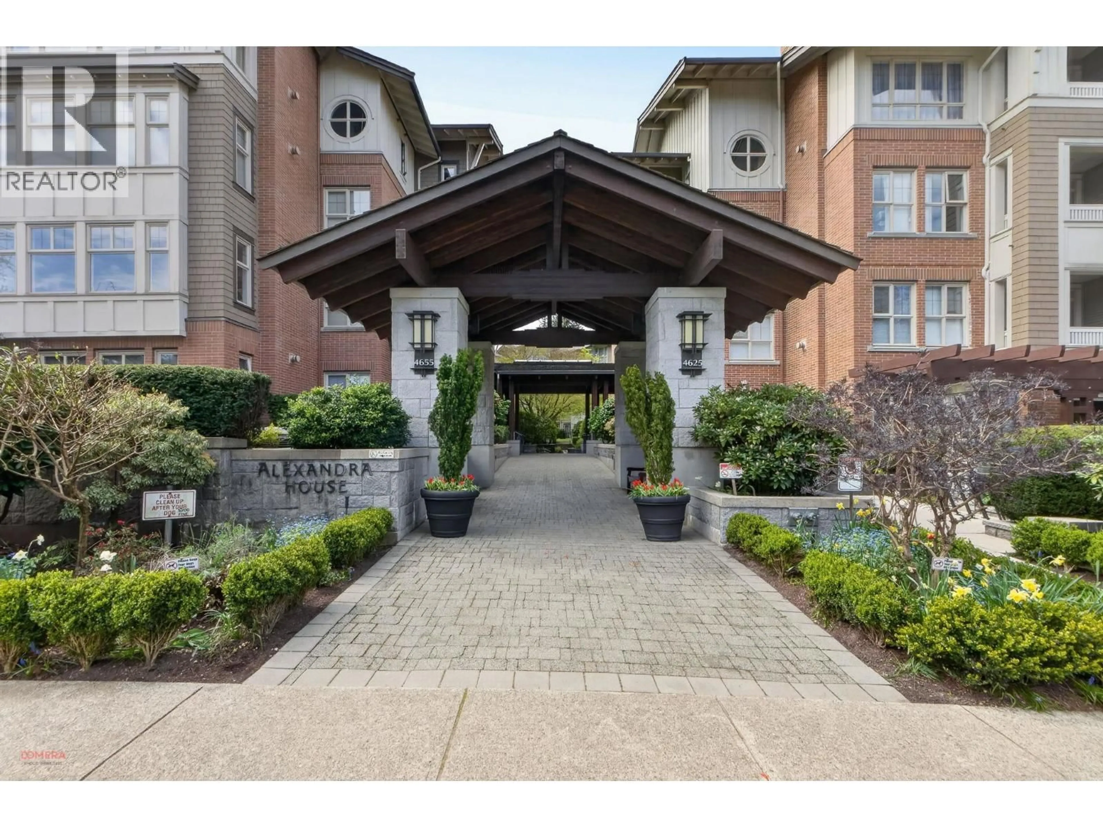 Indoor foyer for 1304 - 4655 VALLEY DRIVE, Vancouver British Columbia V6J5L6