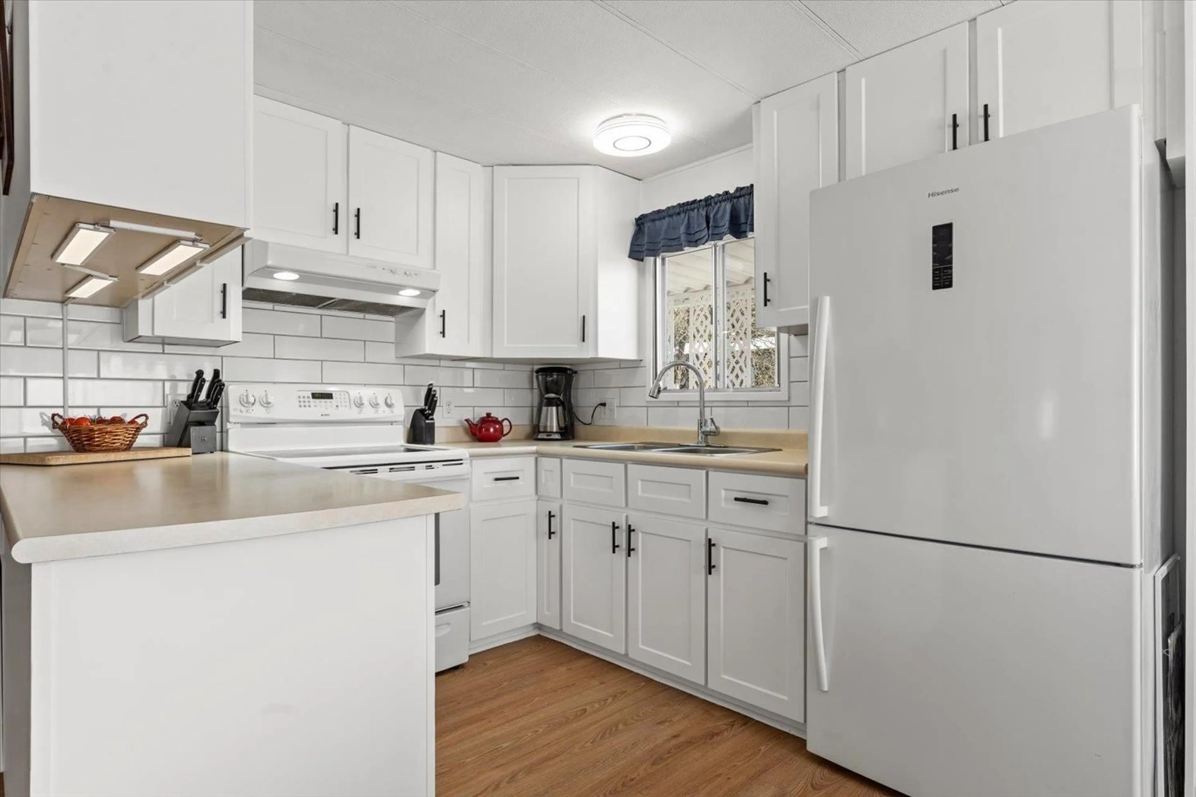 Standard kitchen, unknown for 136 - 3031 200 STREET, Langley British Columbia V2Z1N5