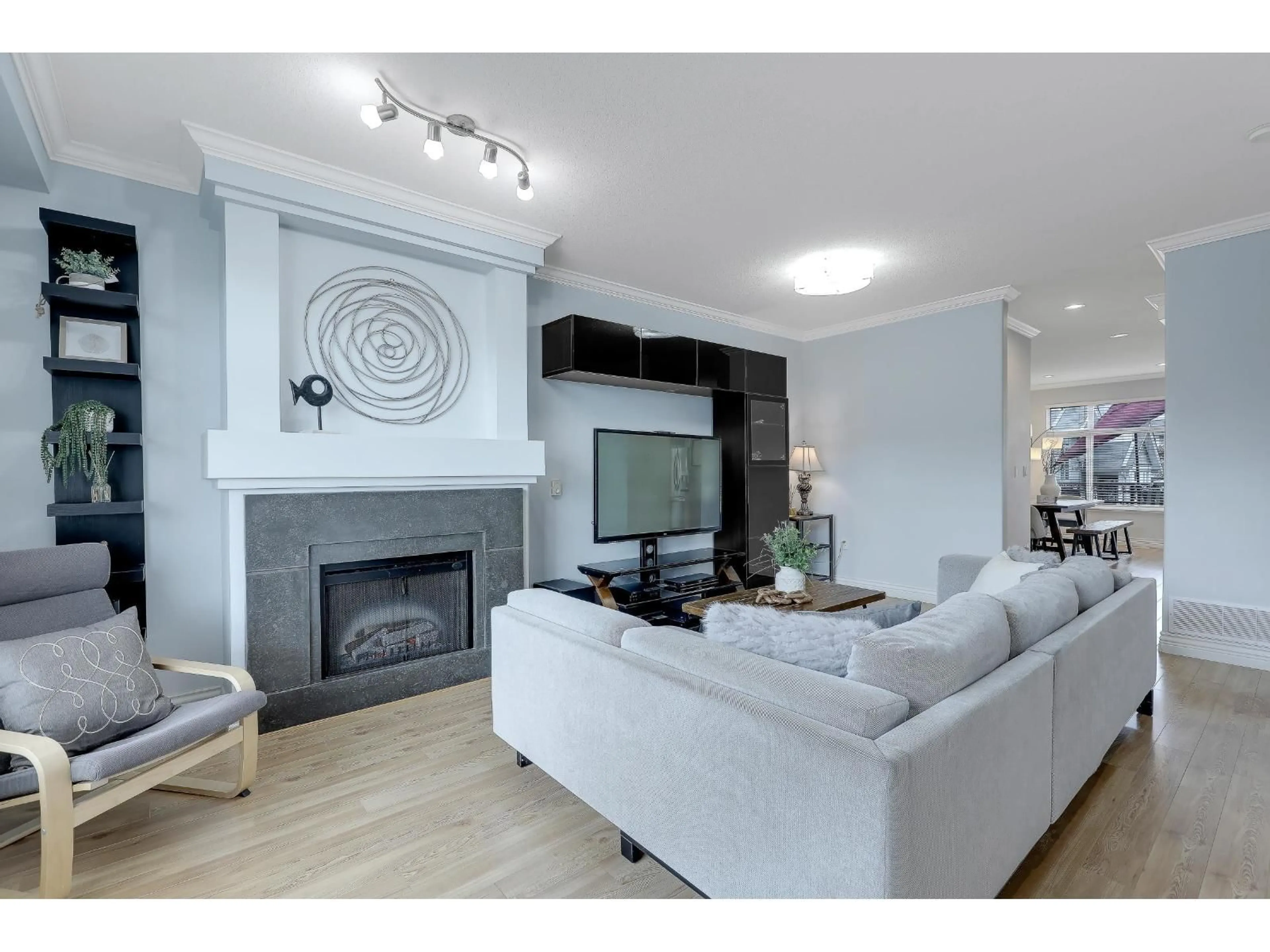 Living room with furniture, unknown for 18 - 19330 69 AVENUE, Surrey British Columbia V4N0Z2