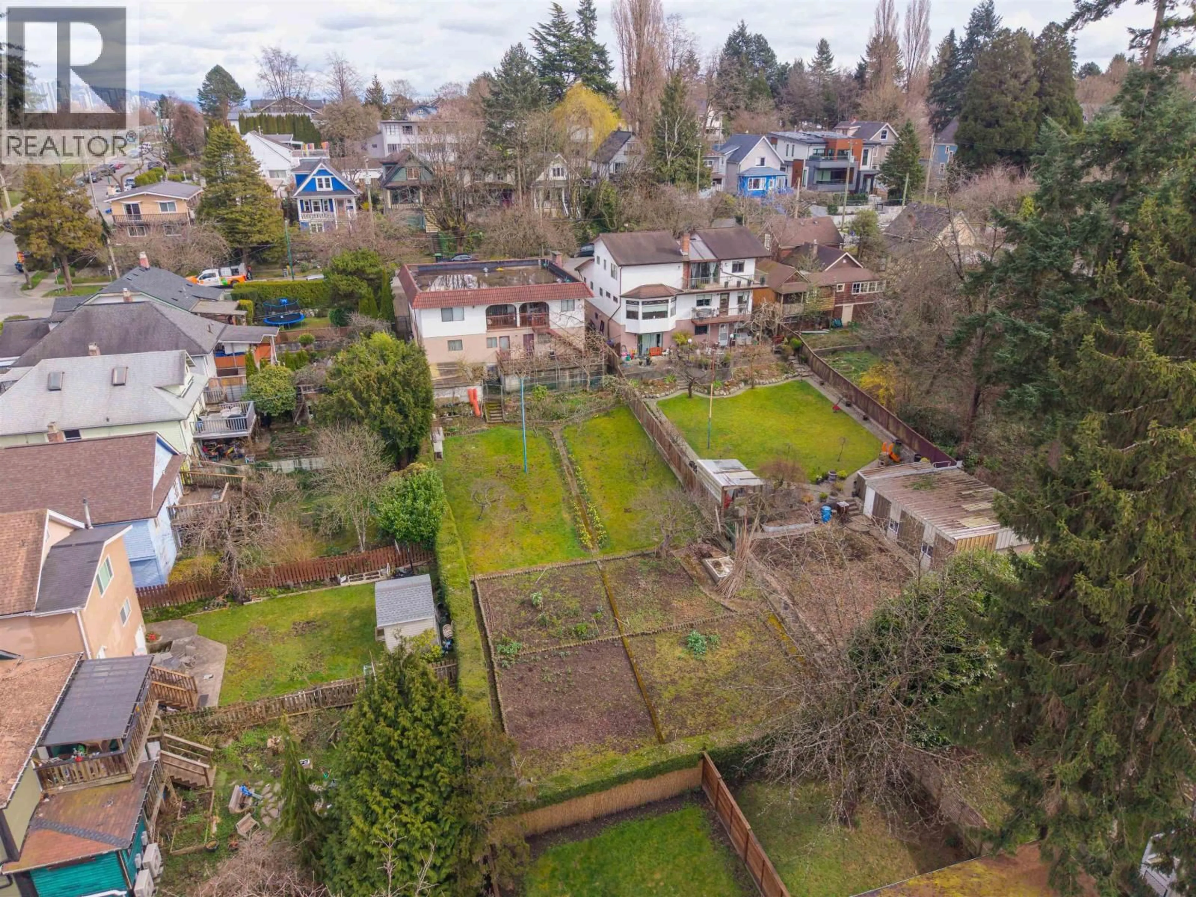 A pic from outside/outdoor area/front of a property/back of a property/a pic from drone, street for 3237 DUMFRIES STREET, Vancouver British Columbia V5N3S4