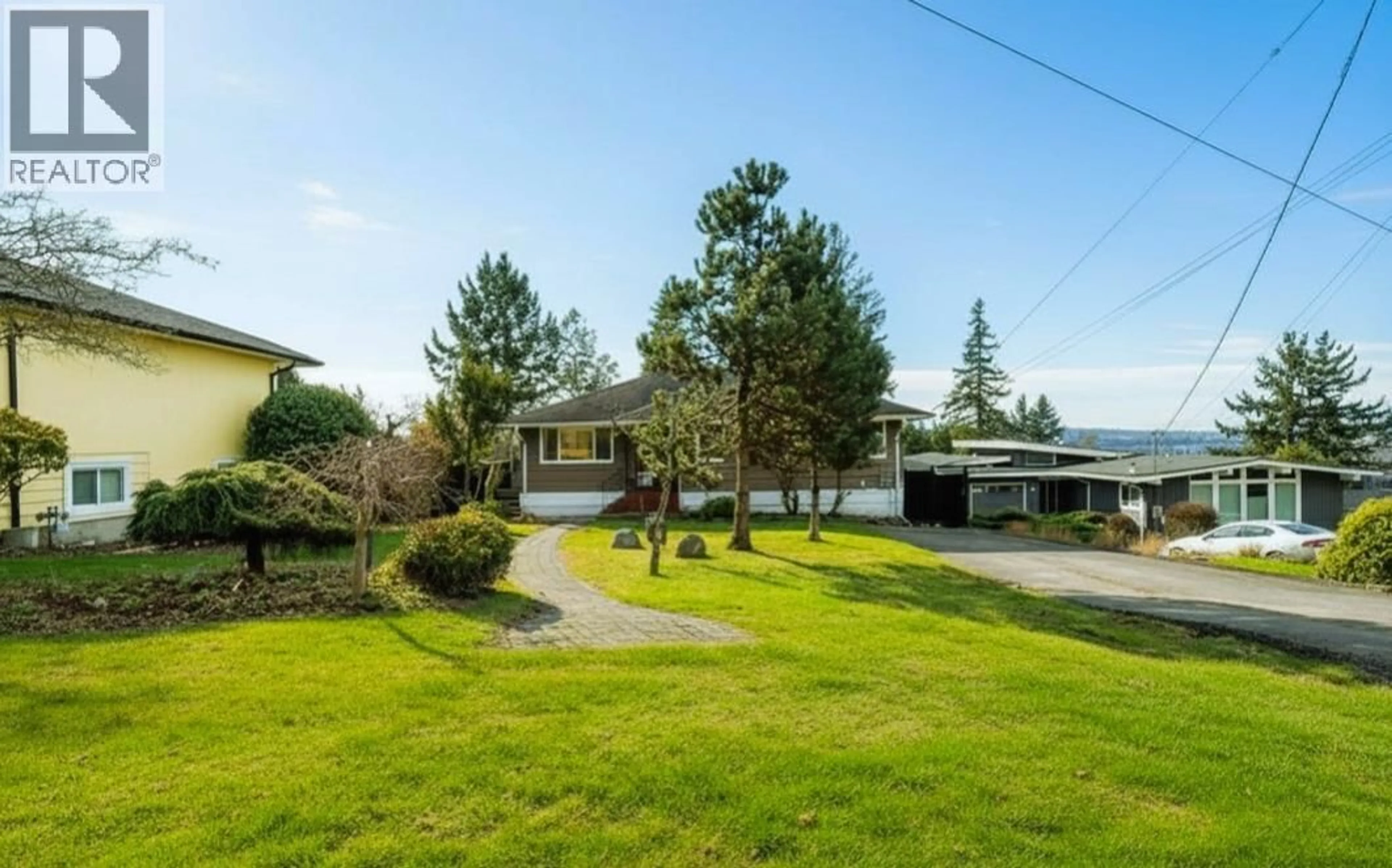 A pic from outside/outdoor area/front of a property/back of a property/a pic from drone, water/lake/river/ocean view for 320 SEAFORTH CRESCENT, Coquitlam British Columbia V3K2M4