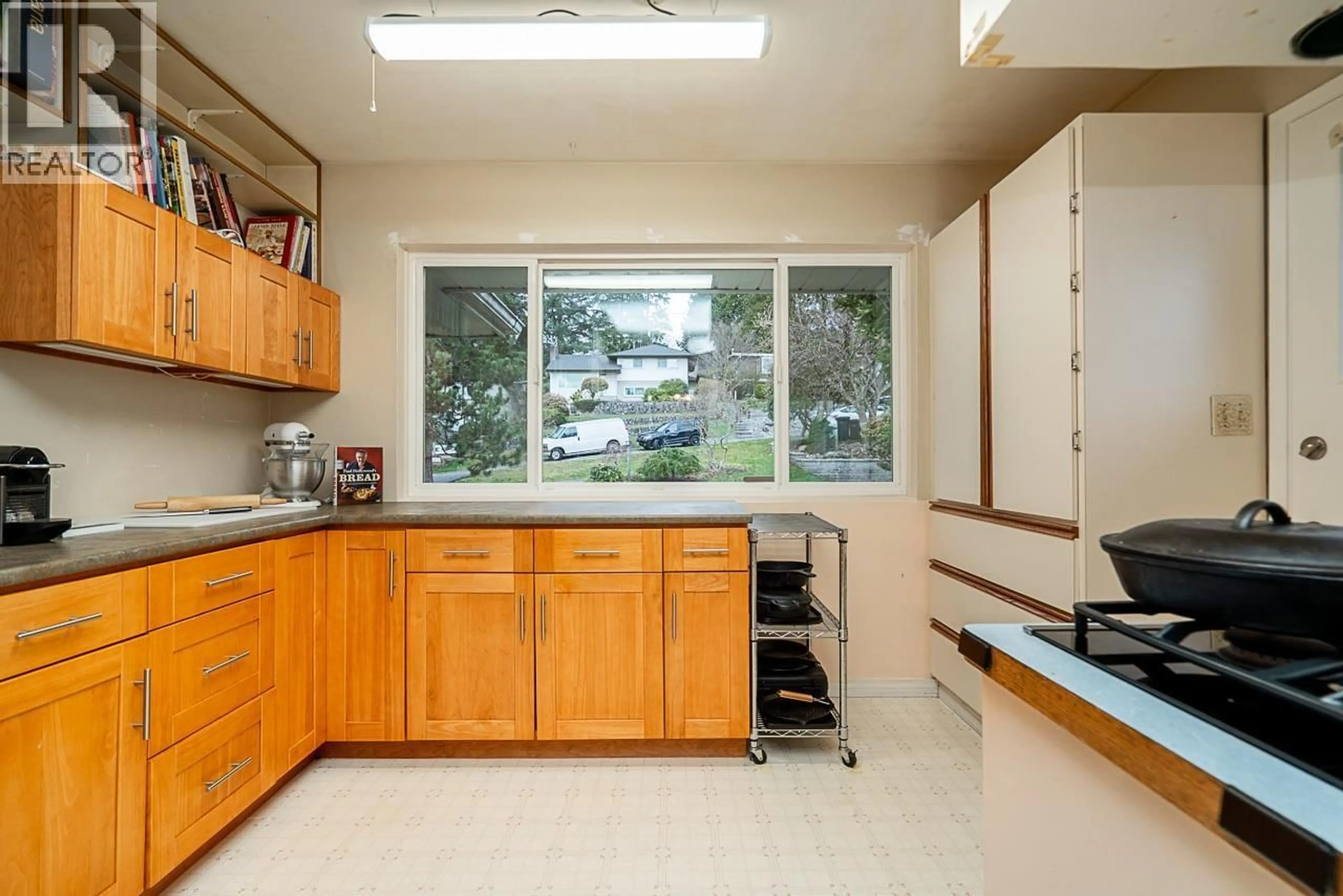 Standard kitchen, ceramic/tile floor for 320 SEAFORTH CRESCENT, Coquitlam British Columbia V3K2M4