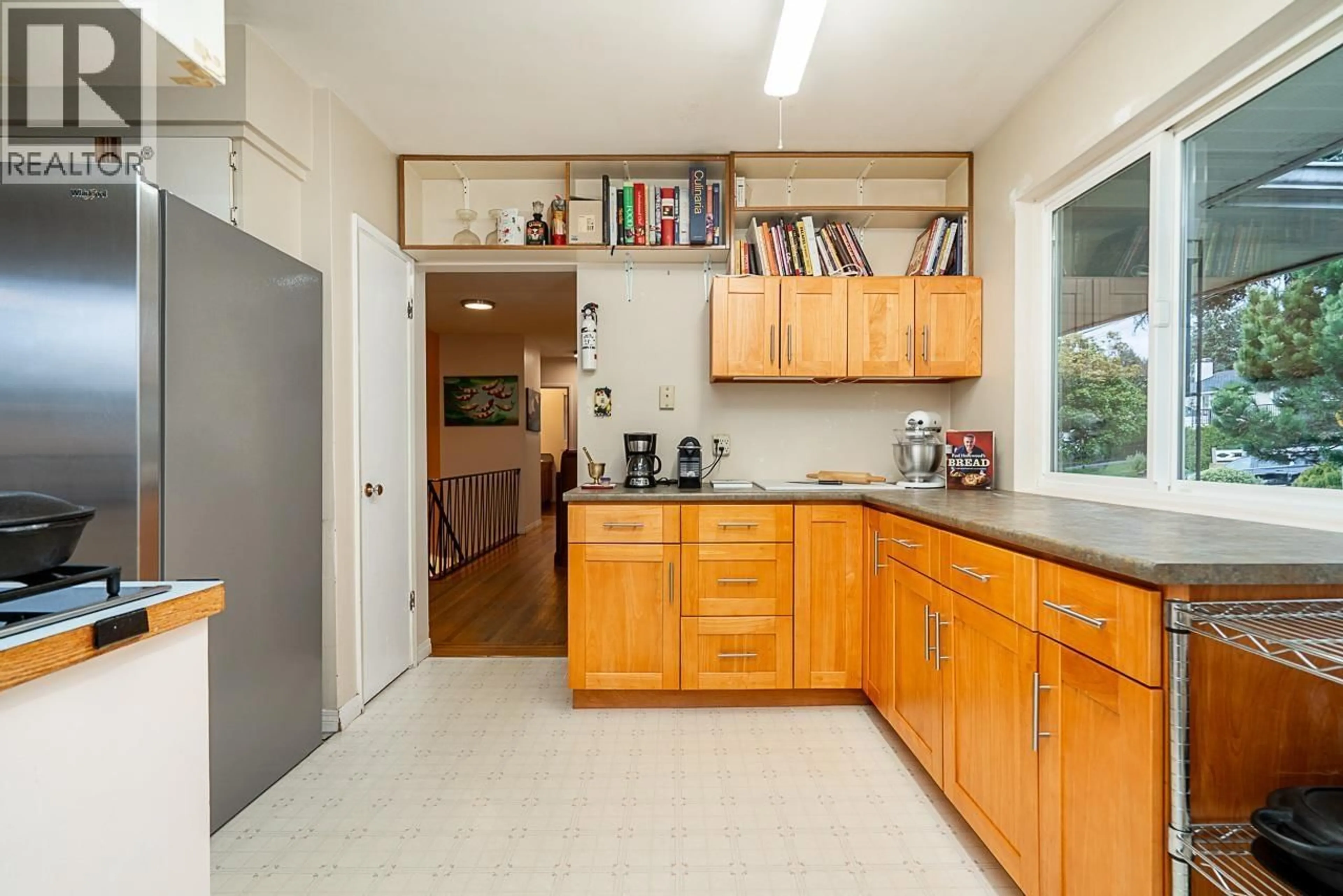 Standard kitchen, unknown for 320 SEAFORTH CRESCENT, Coquitlam British Columbia V3K2M4