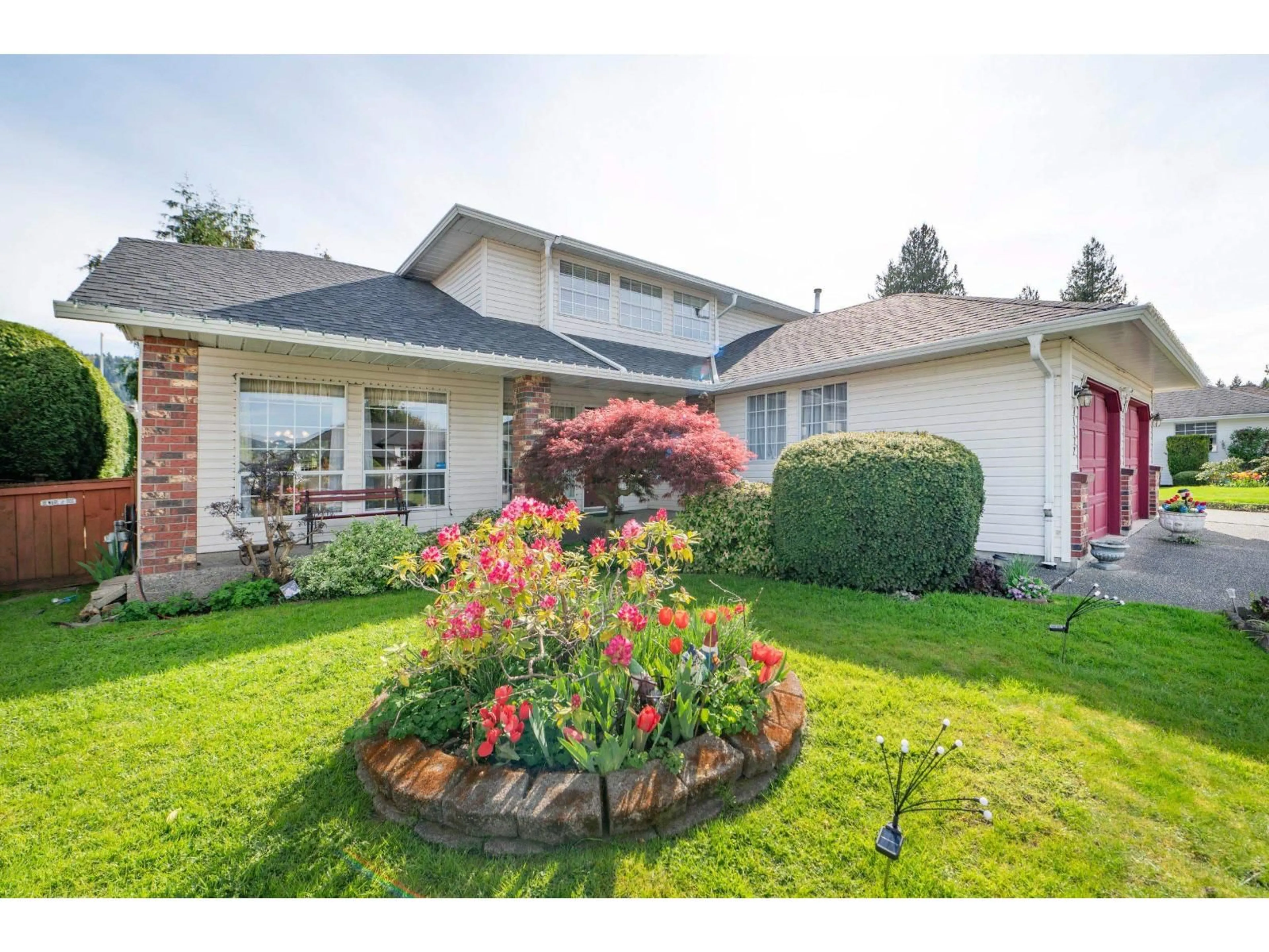 Home with vinyl exterior material, street for 44722 CUMBERLAND AVENUE, Chilliwack British Columbia V2R3B6