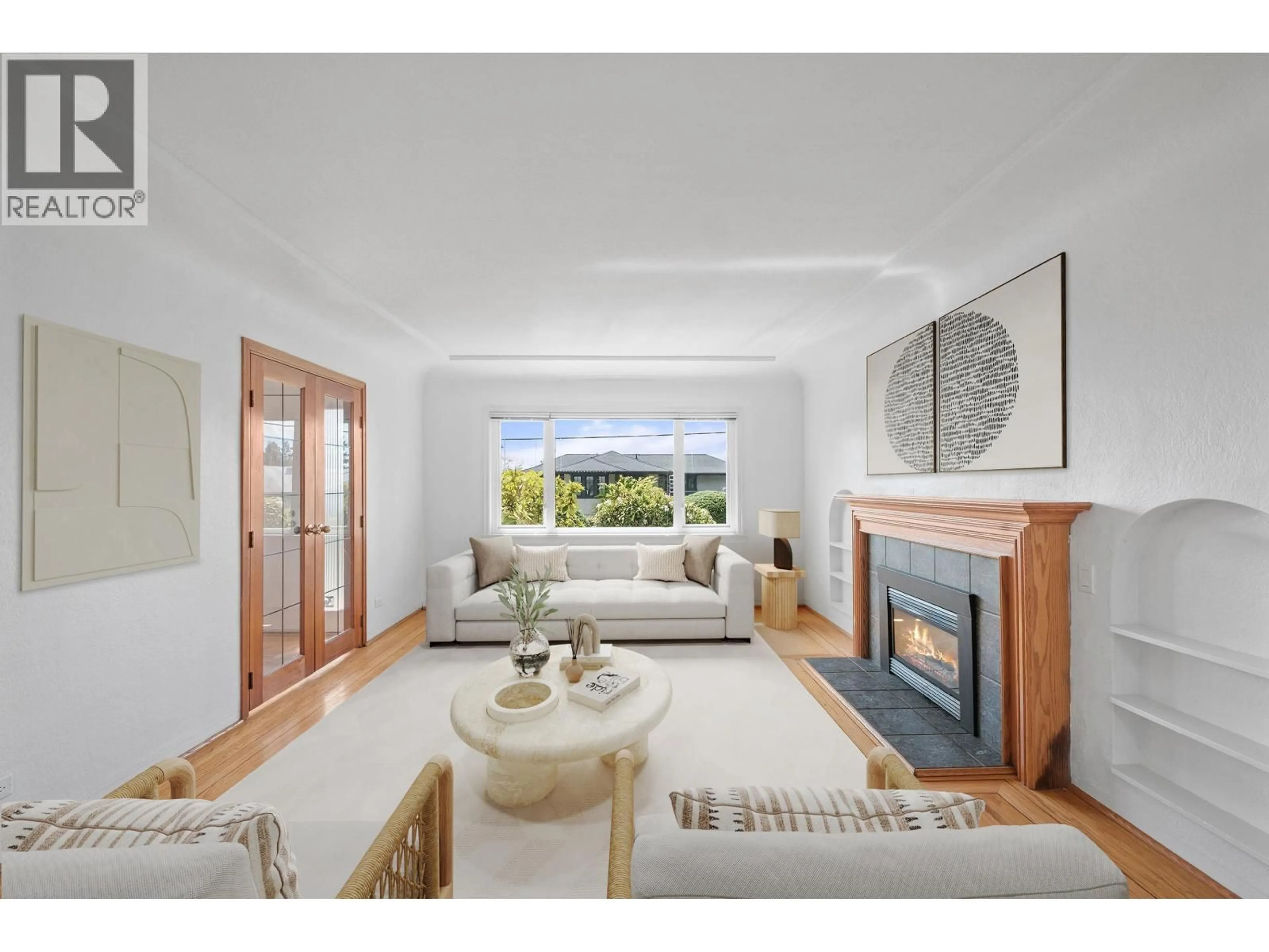 Living room with furniture, unknown for 3894 SUNNYCREST DRIVE, North Vancouver British Columbia V7R3C8