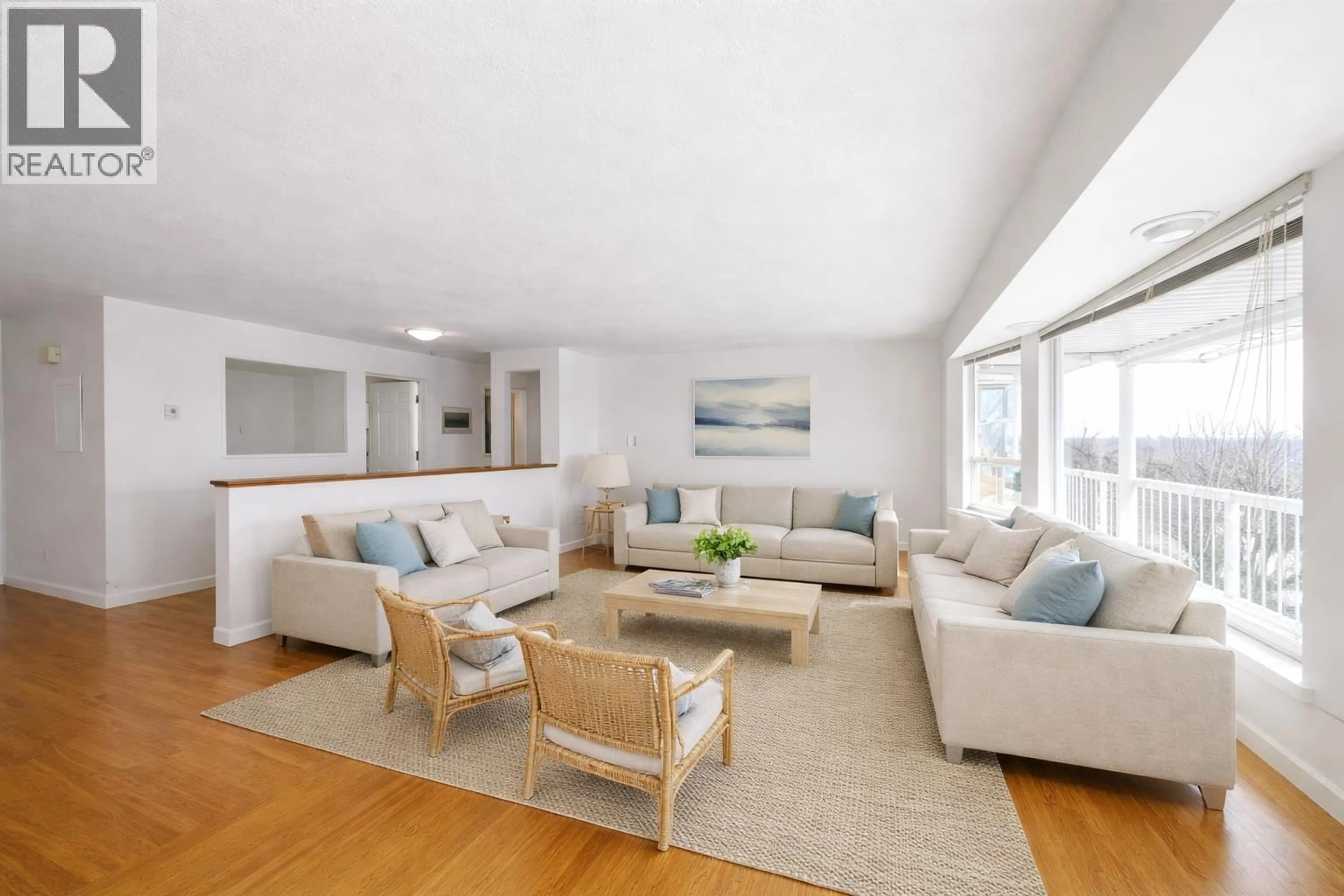 Living room with furniture, unknown for 5220 SUNNINGDALE ROAD, Burnaby British Columbia V5B1M5