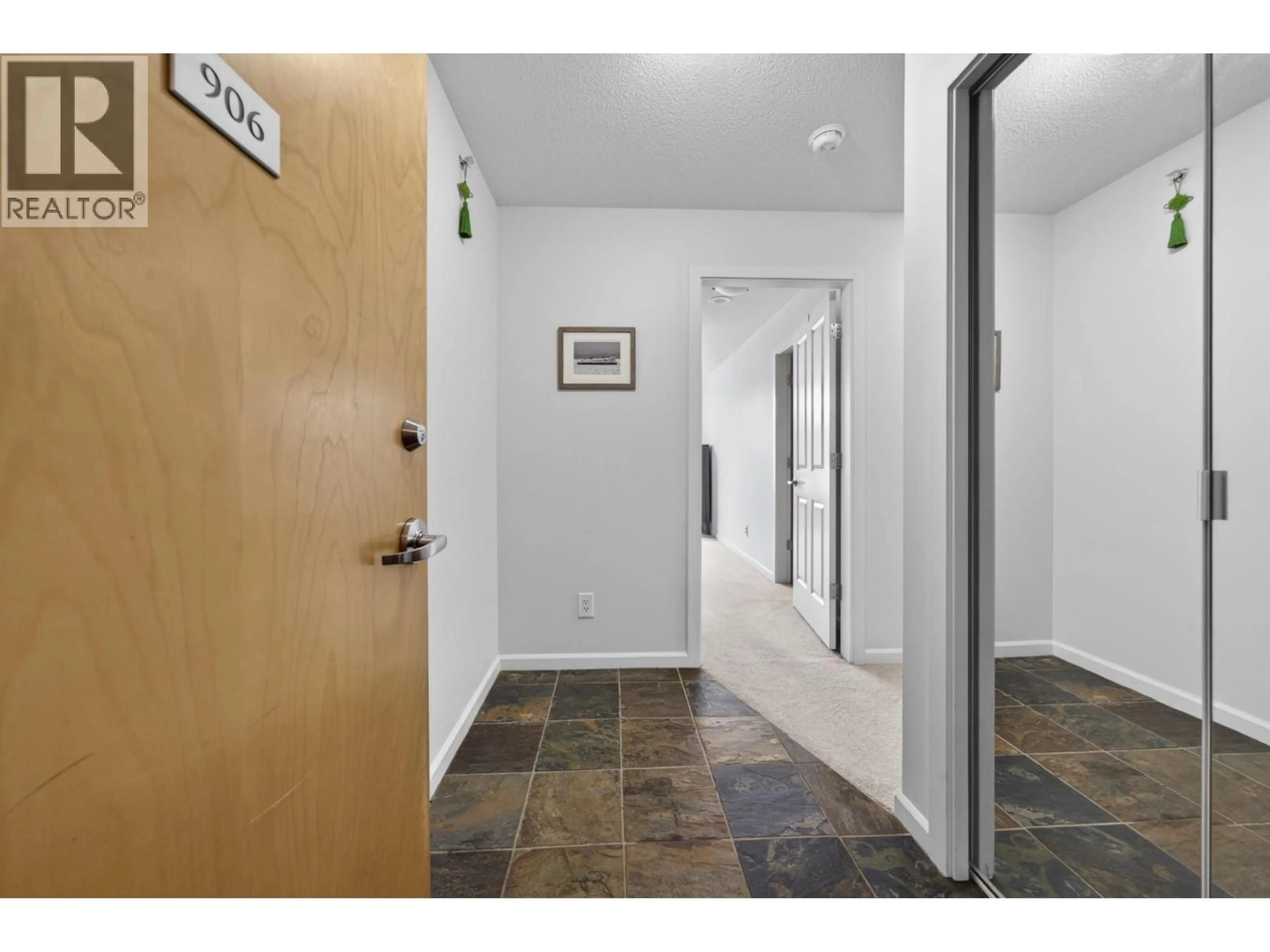 Indoor entryway for 906 - 235 GUILDFORD DRIVE, Port Moody British Columbia V3H5L8