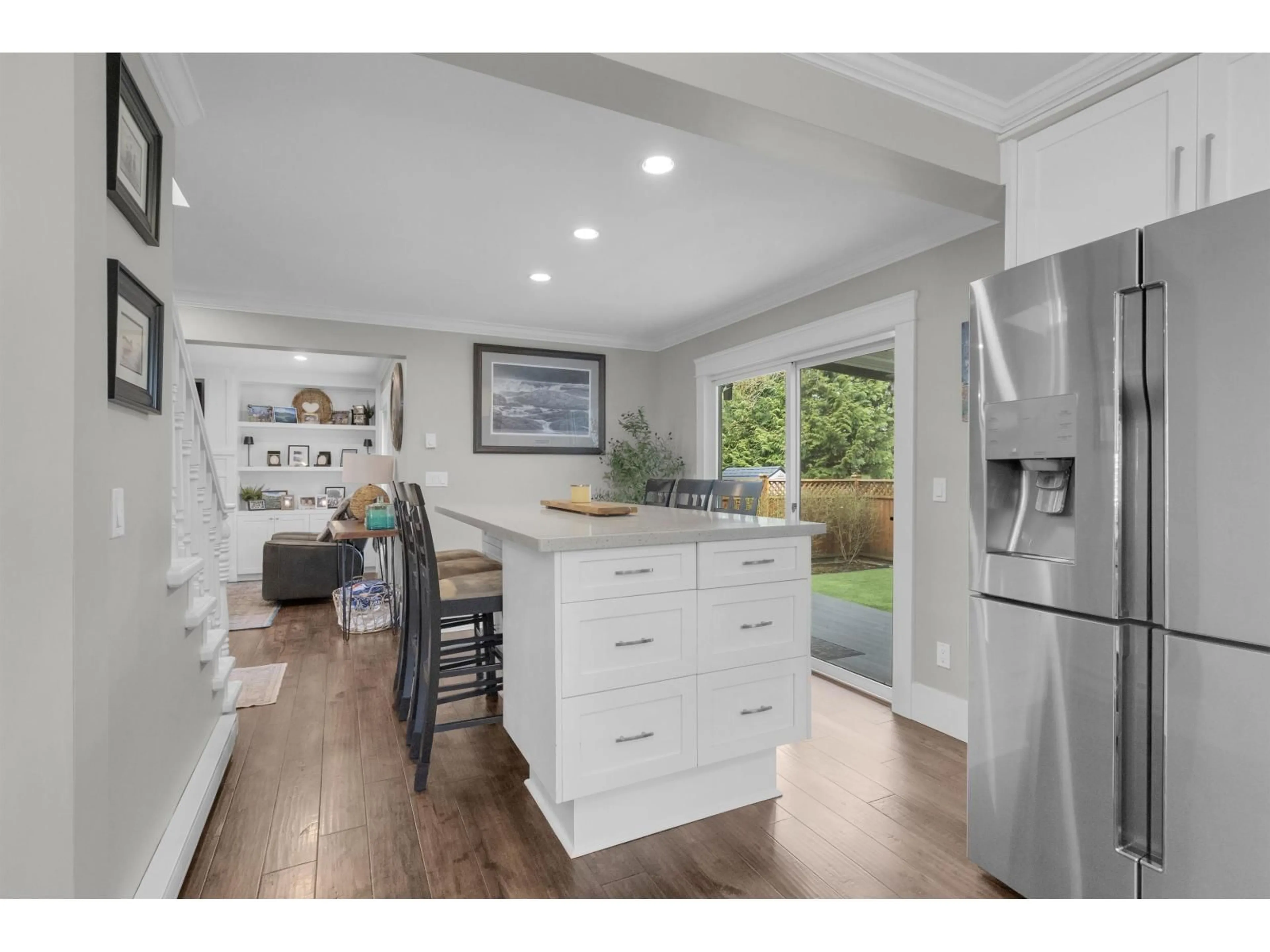 Living room with furniture, unknown for 8168 132A STREET, Surrey British Columbia V3W8Y6