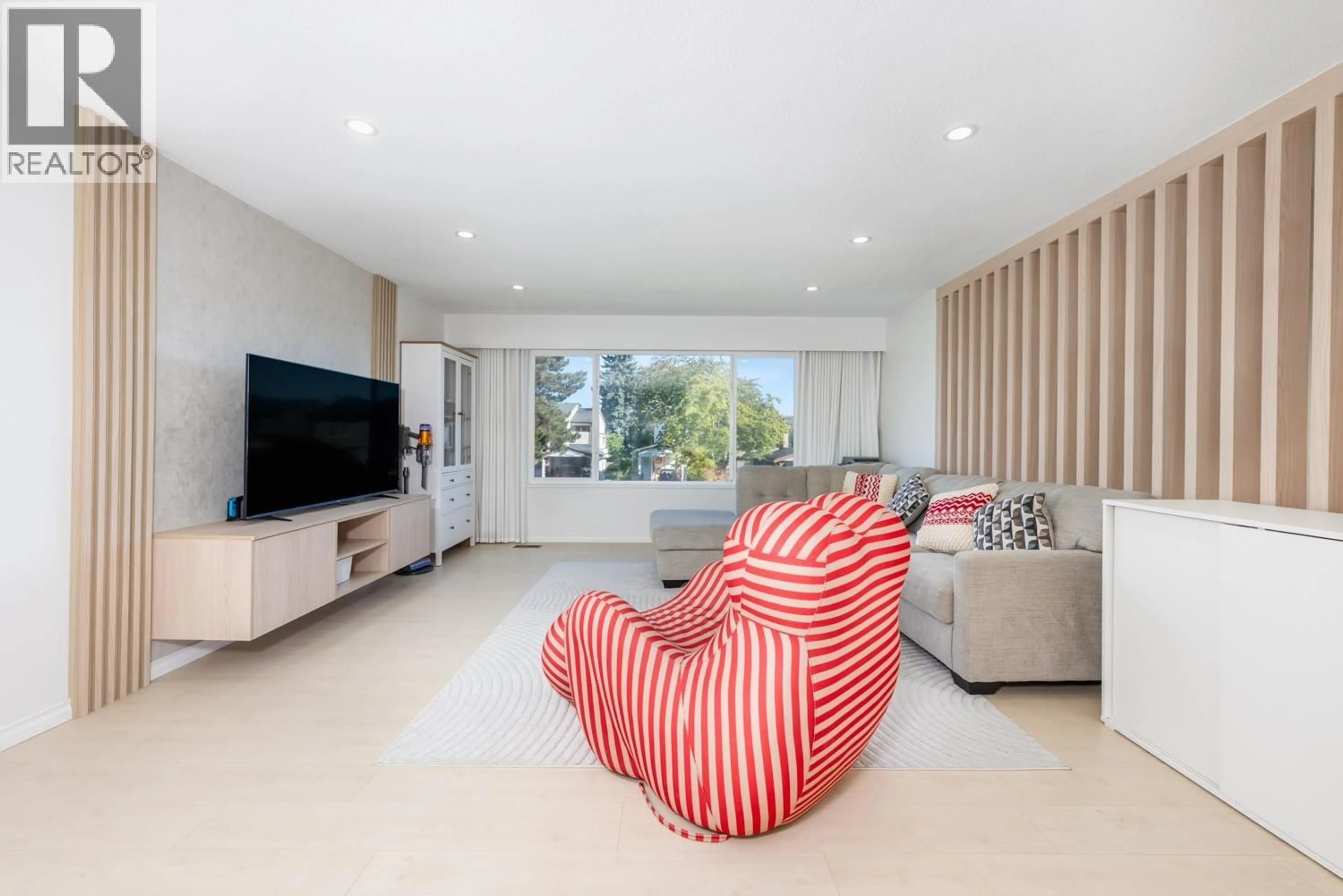 Living room with furniture, unknown for 7691 FROBISHER DRIVE, Richmond British Columbia V7C4P8