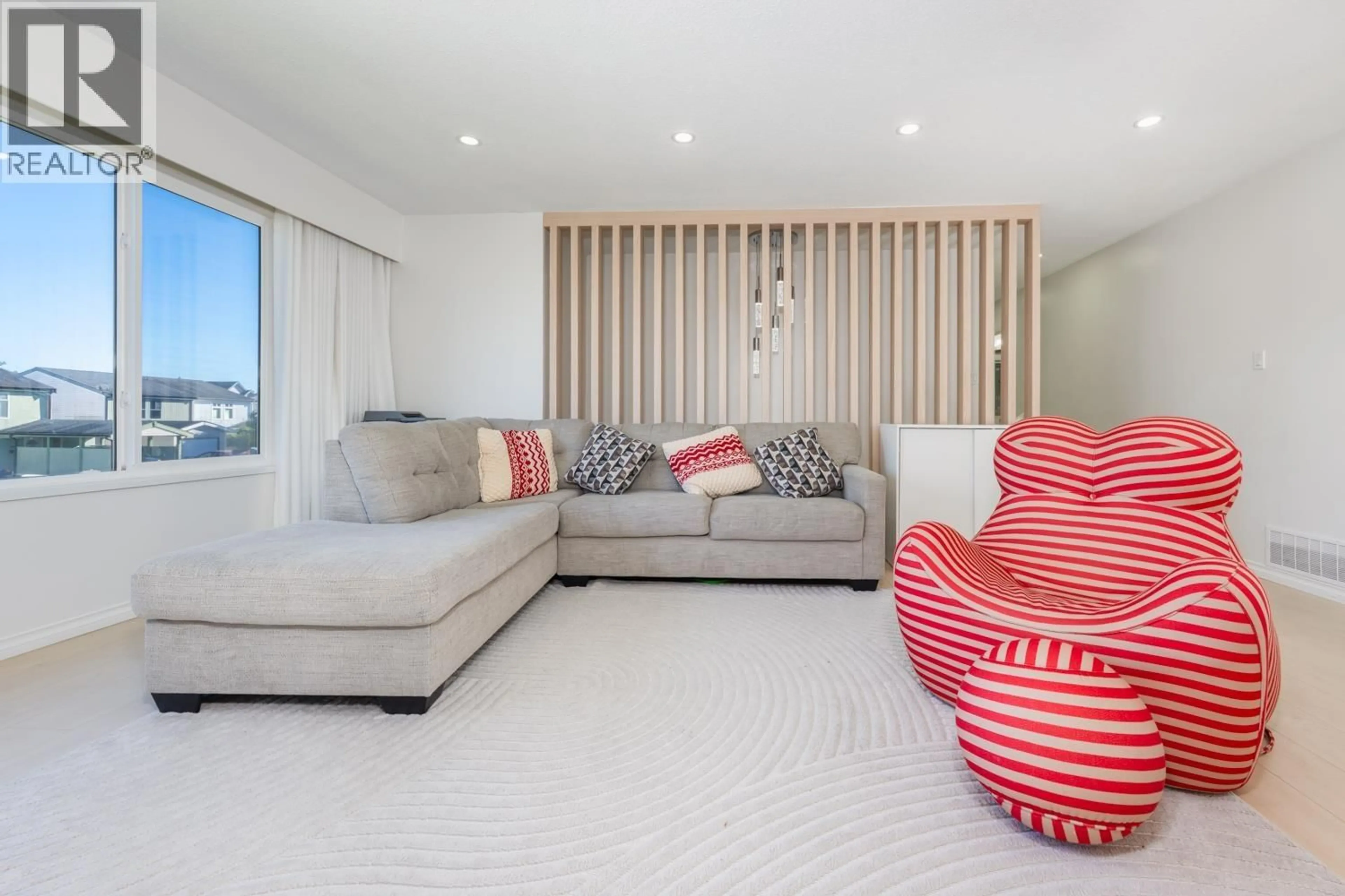 Living room with furniture, unknown for 7691 FROBISHER DRIVE, Richmond British Columbia V7C4P8