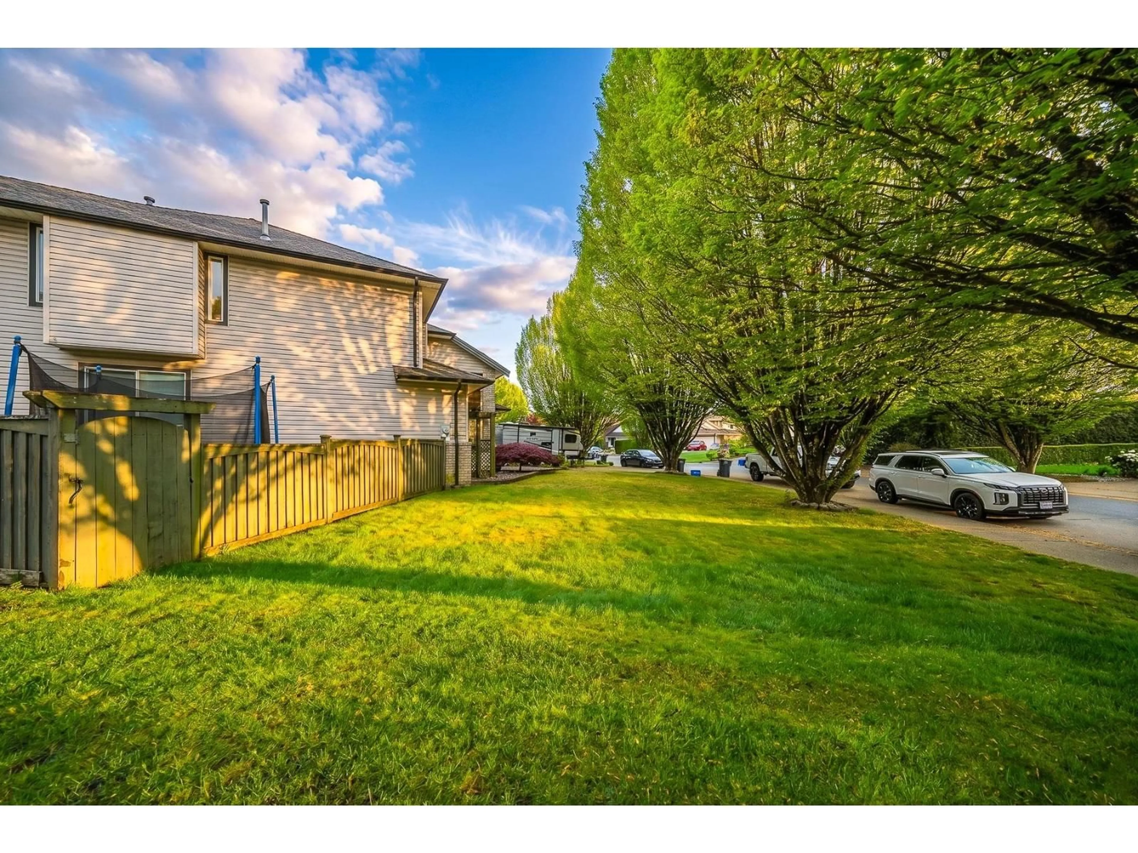 A pic from outside/outdoor area/front of a property/back of a property/a pic from drone, street for 9256 203 STREET, Langley British Columbia V1M2M7