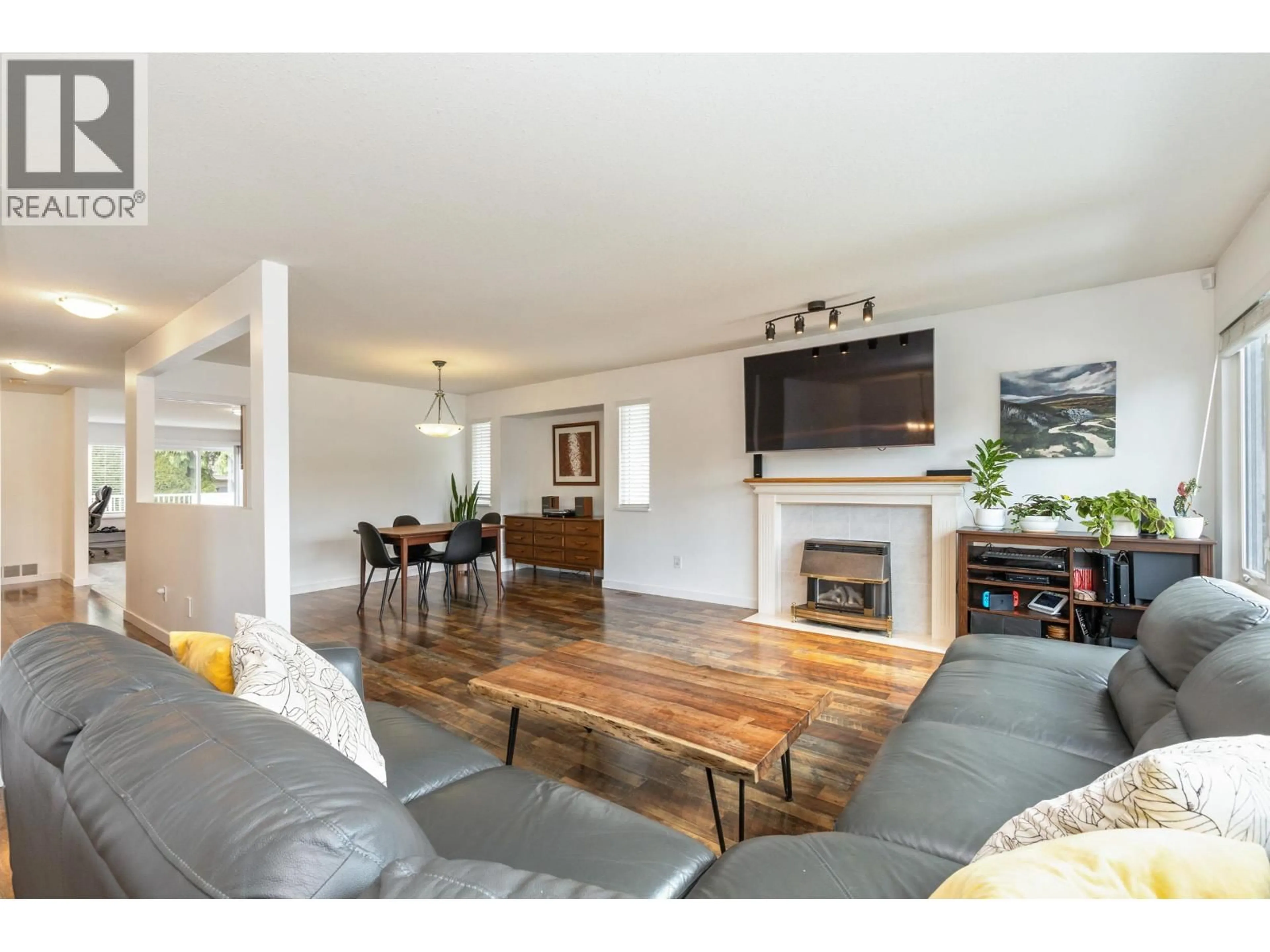 Living room with furniture, wood/laminate floor for 3843 TORONTO STREET, Port Coquitlam British Columbia V3B7J6