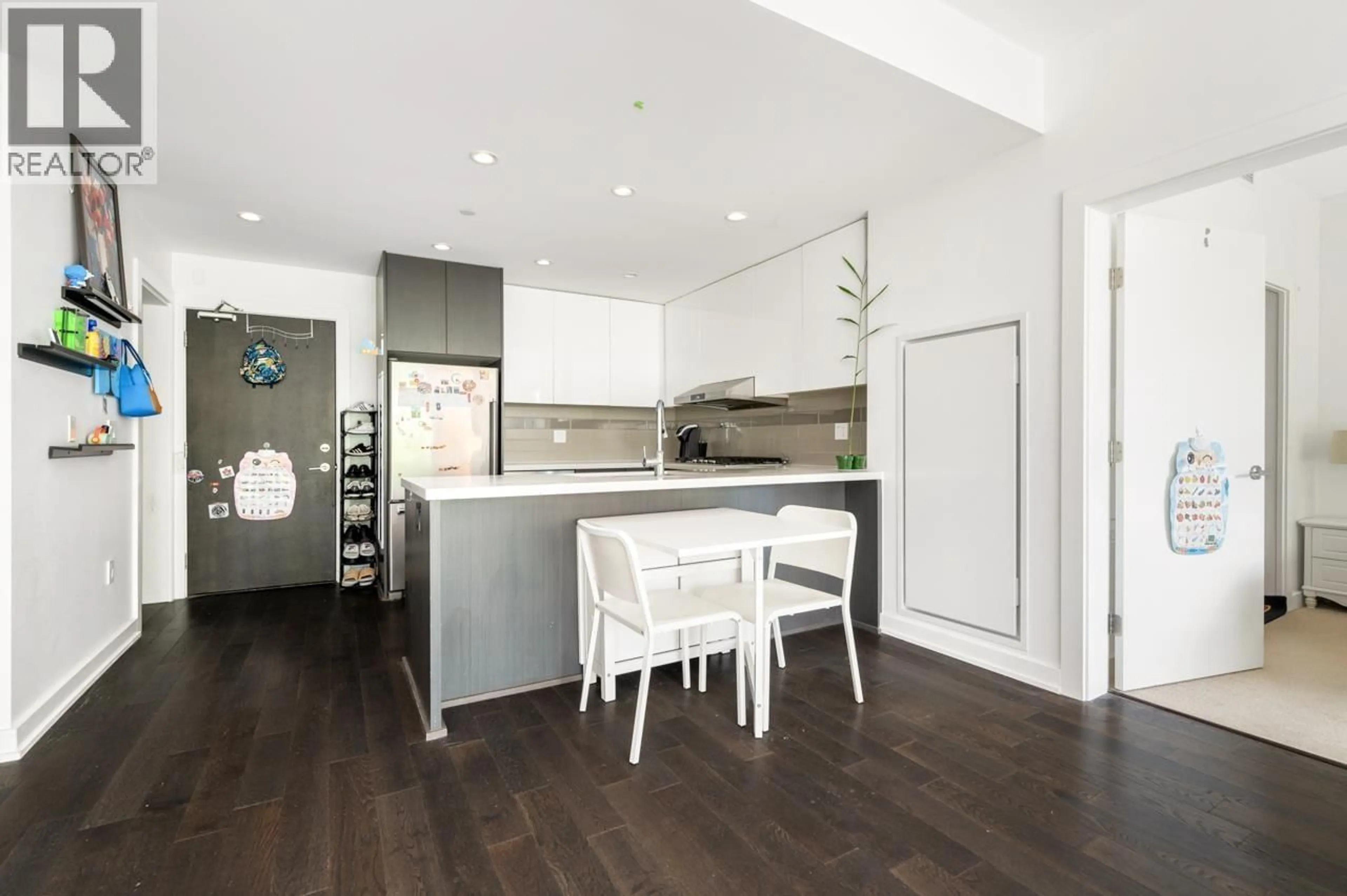 Contemporary kitchen, unknown for 222 - 5311 CEDARBRIDGE WAY, Richmond British Columbia V6X0M3