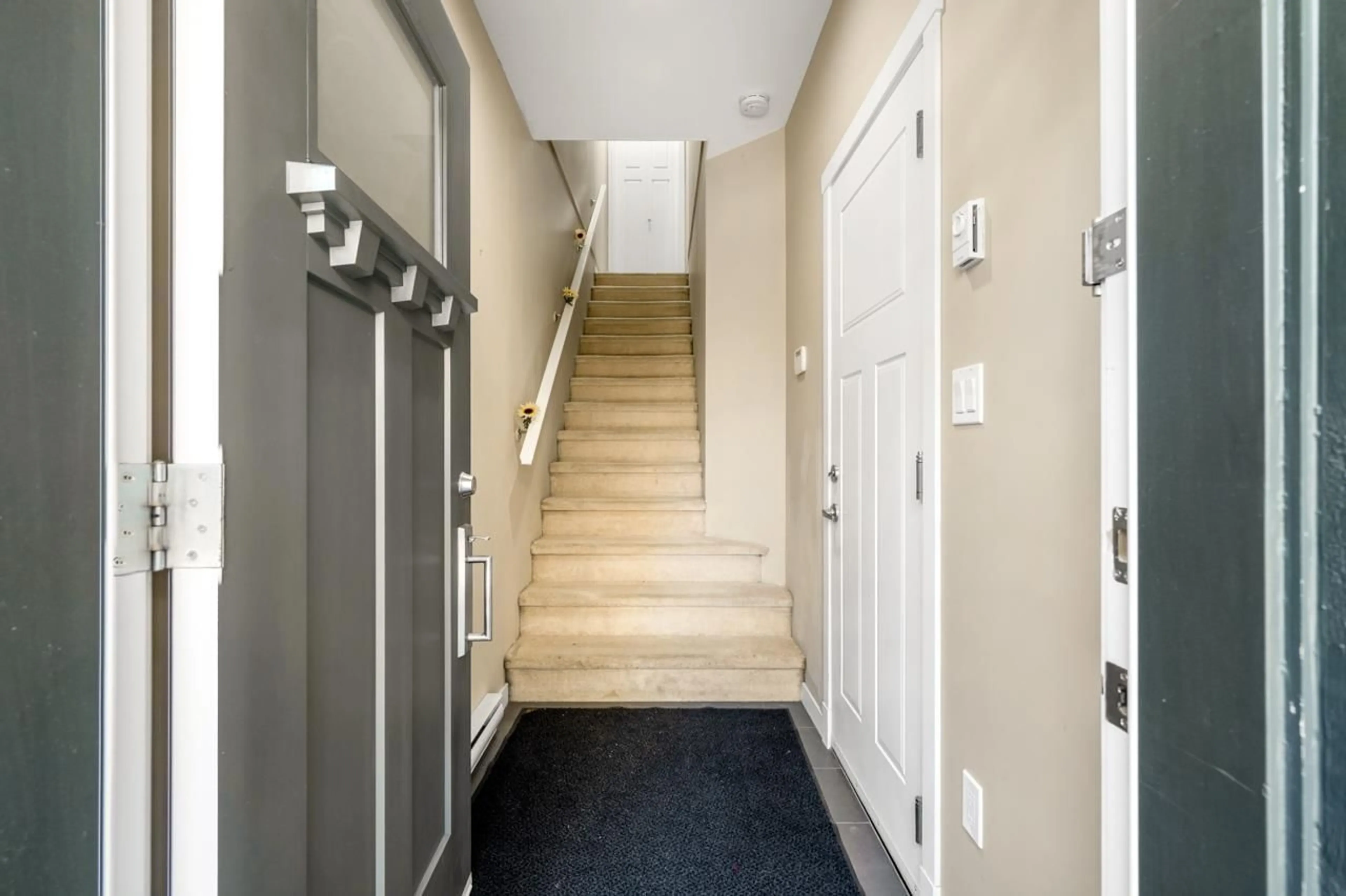 Indoor foyer for 81 - 6123 138 STREET, Surrey British Columbia V3X1E8