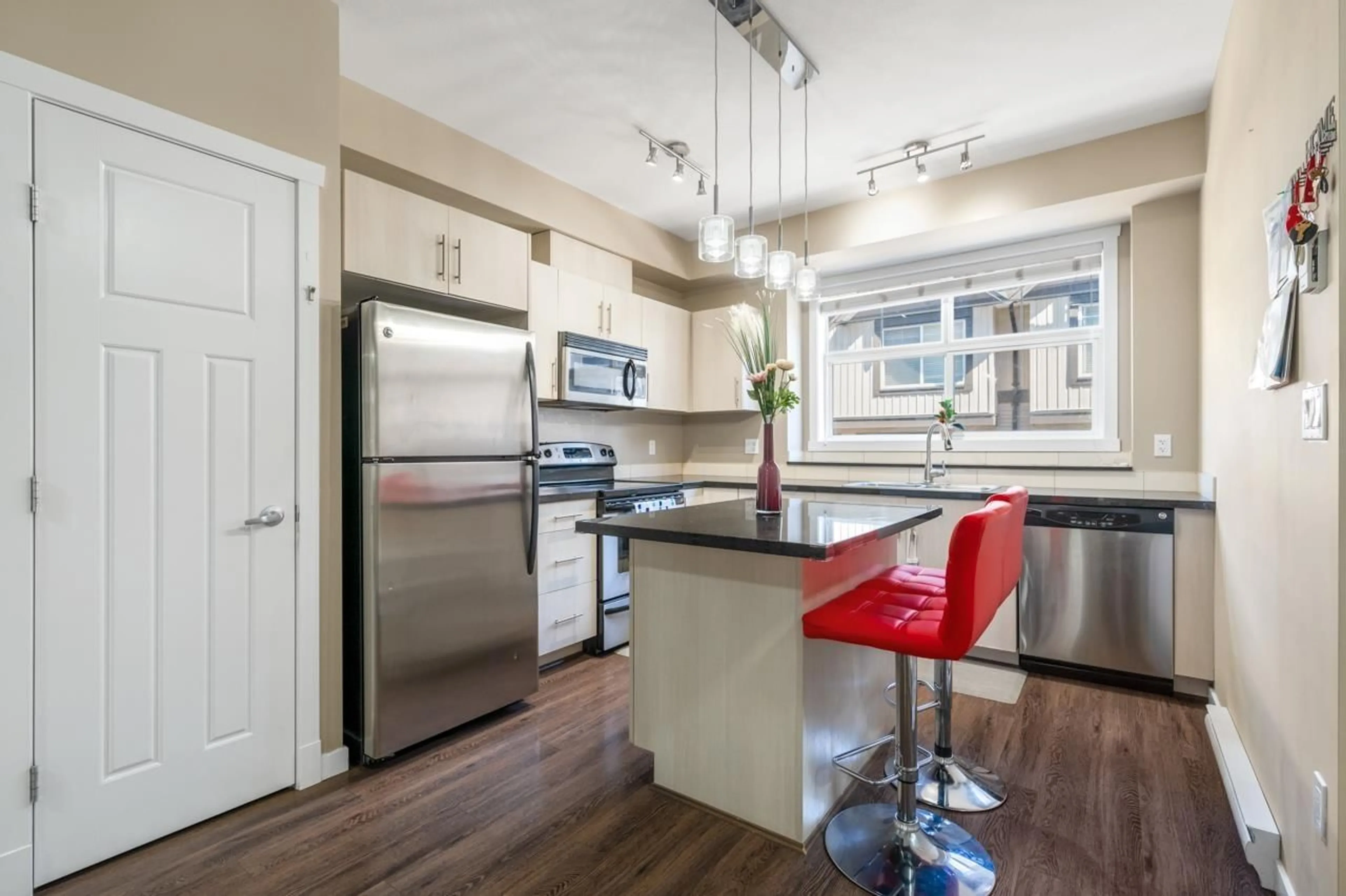 Open concept kitchen, unknown for 81 - 6123 138 STREET, Surrey British Columbia V3X1E8