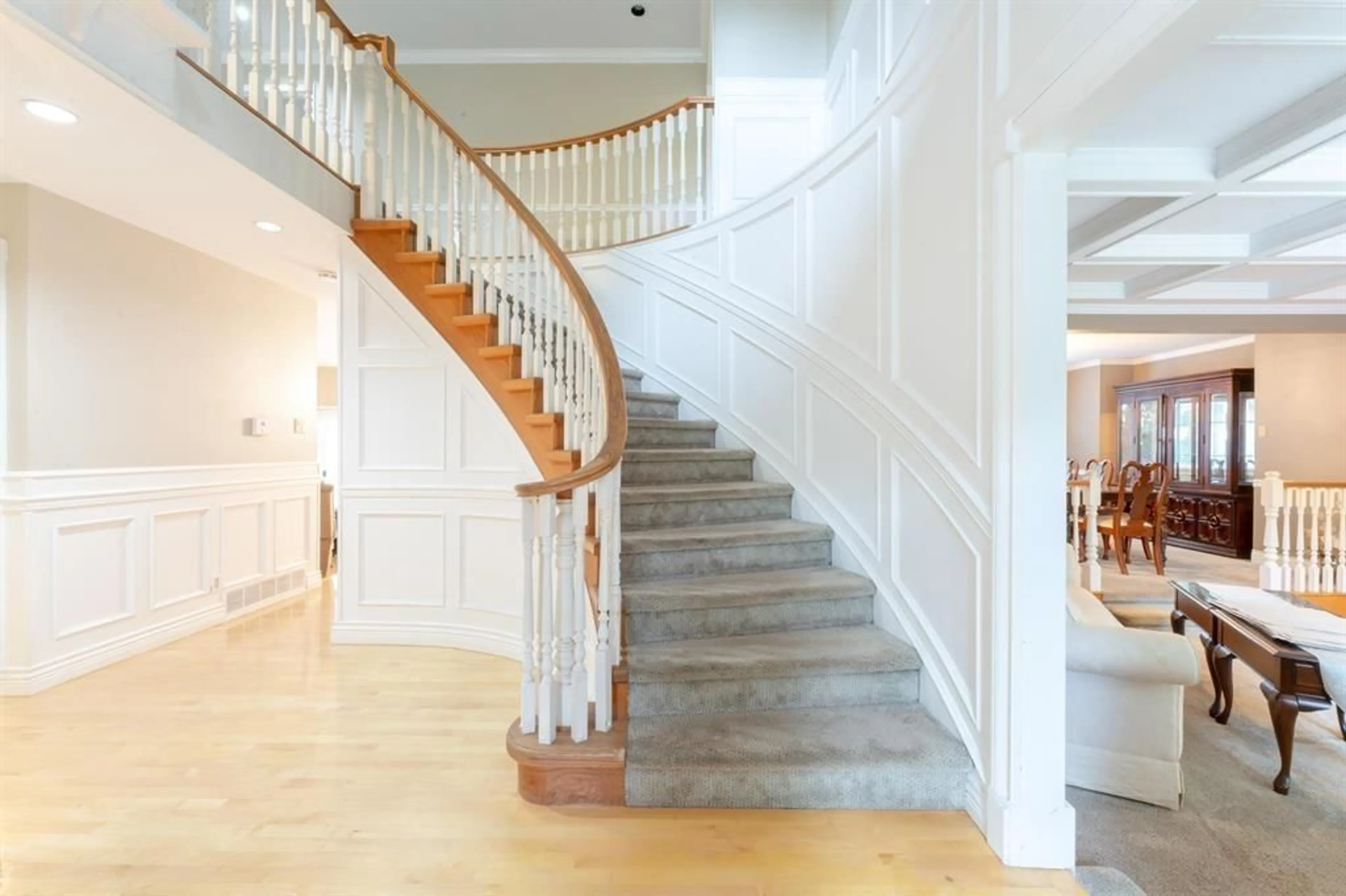 Indoor foyer for 17352 26A AVENUE, White Rock British Columbia V3Z0E6