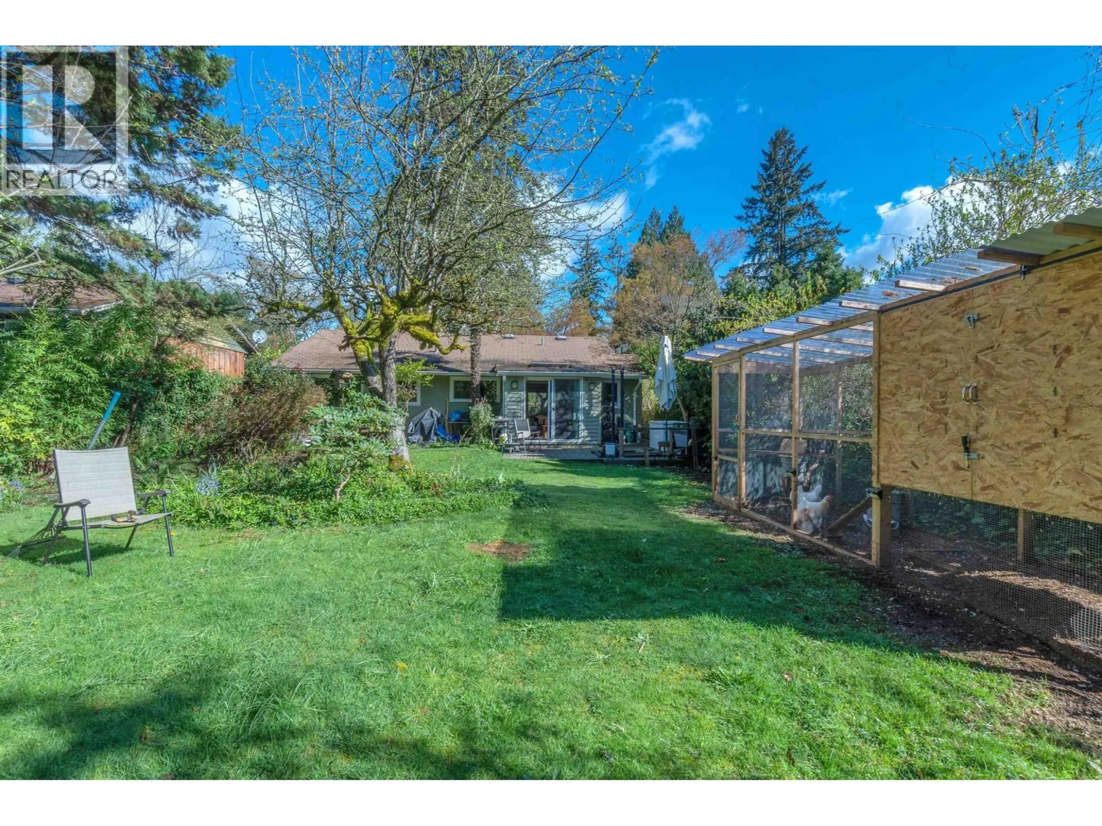 A pic from outside/outdoor area/front of a property/back of a property/a pic from drone, street for 825 20TH STREET, North Vancouver British Columbia V7P2B5