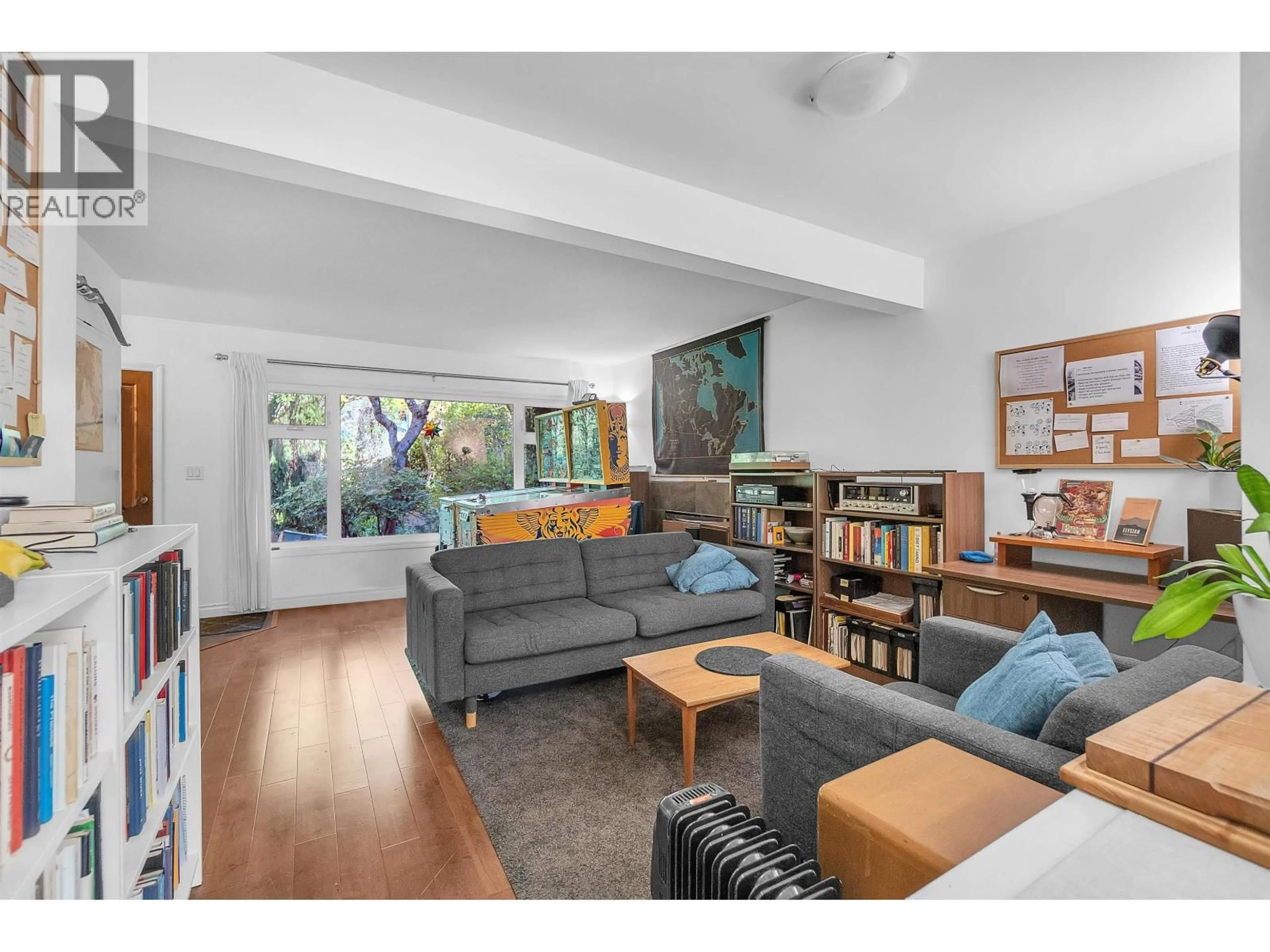 Living room with furniture, unknown for 825 20TH STREET, North Vancouver British Columbia V7P2B5