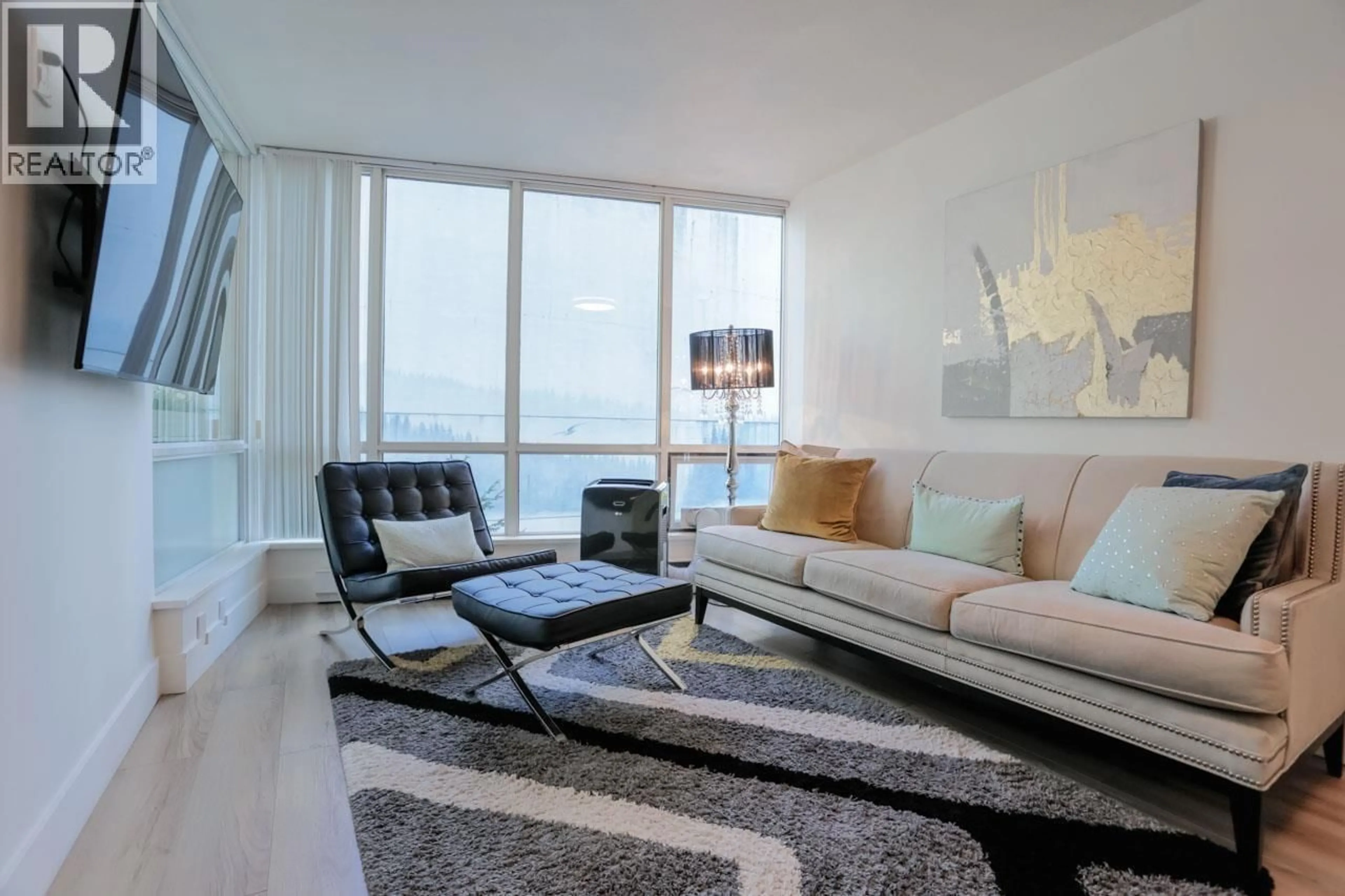 Living room with furniture, unknown for 805 - 1166 MELVILLE STREET, Vancouver British Columbia V6E4P5