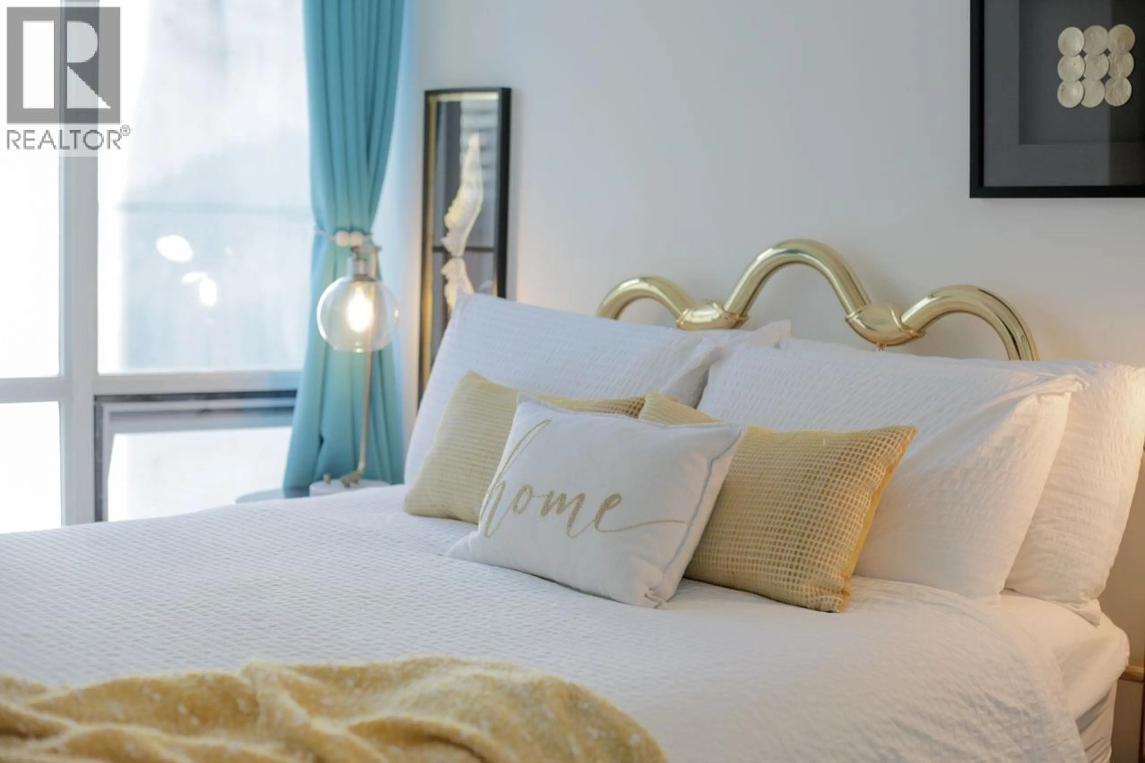 Bedroom with bed, wood/laminate floor for 805 - 1166 MELVILLE STREET, Vancouver British Columbia V6E4P5