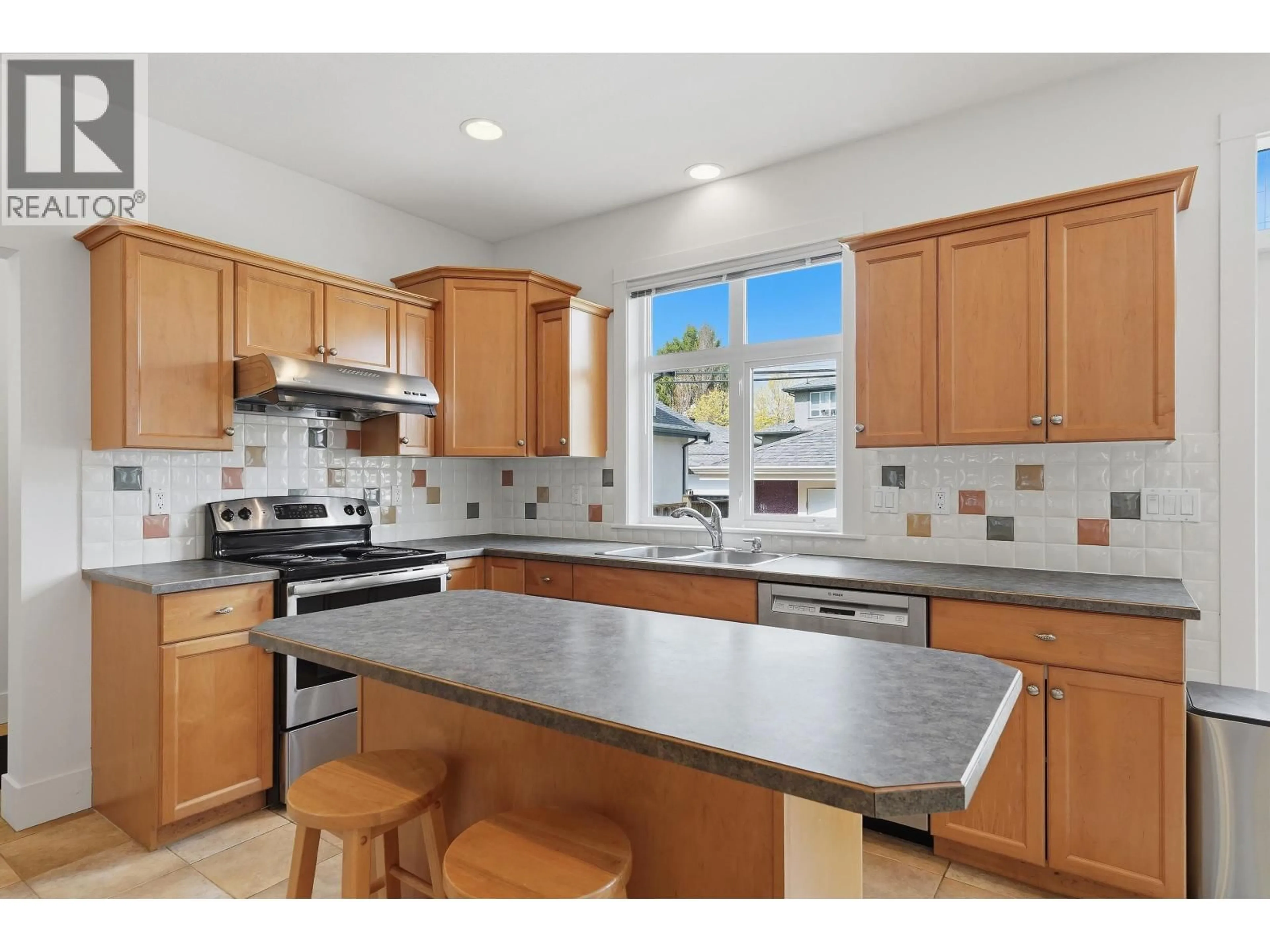 Unknown for 2761 53RD AVENUE, Vancouver British Columbia V5S1W3