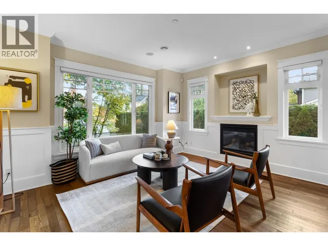 3895 23RD AVENUE, Vancouver 4