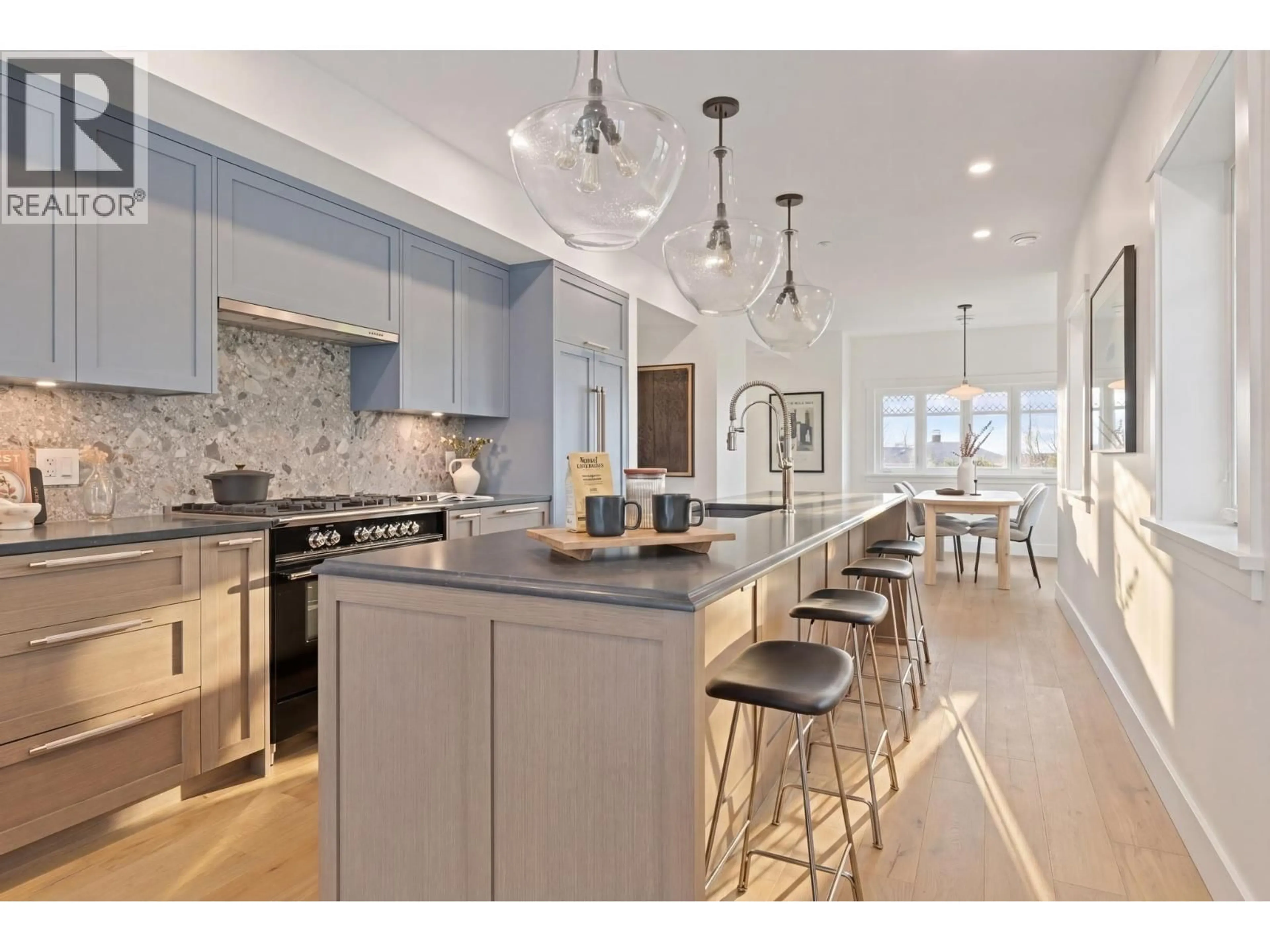 Open concept kitchen, unknown for 2 - 326 14TH STREET, North Vancouver British Columbia V7M1P6